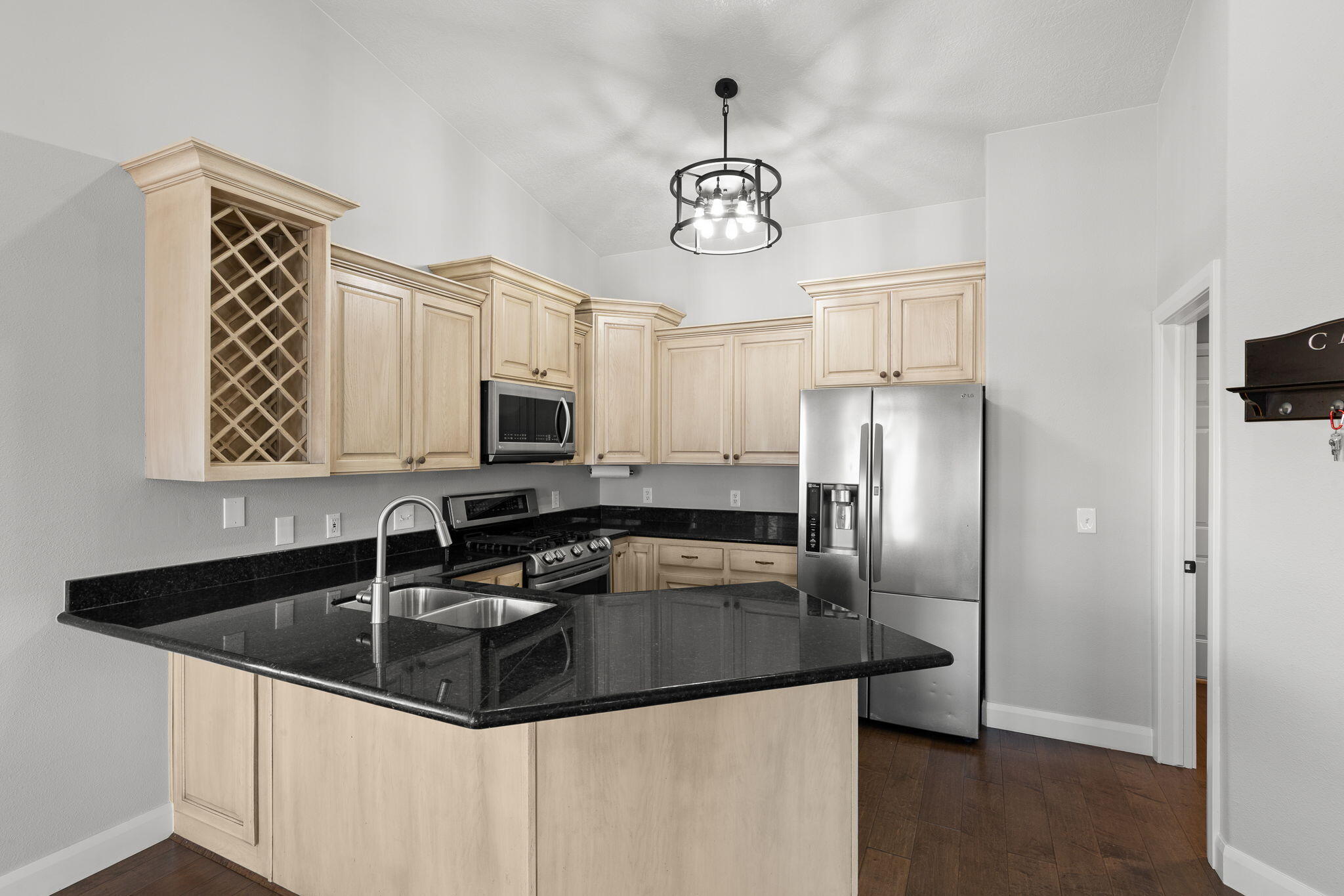 MOUNTAIN SHADOW - Residential