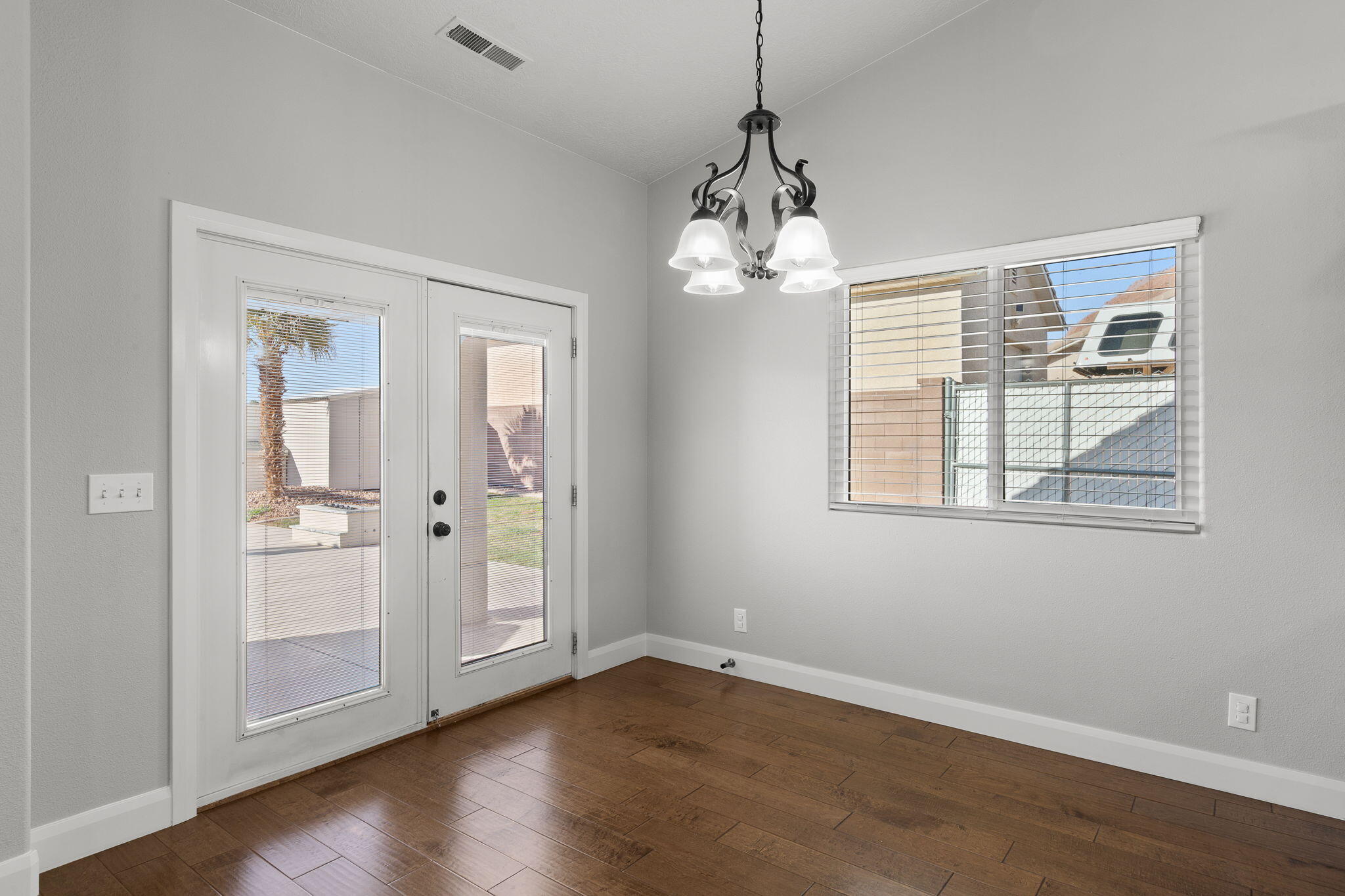 MOUNTAIN SHADOW - Residential