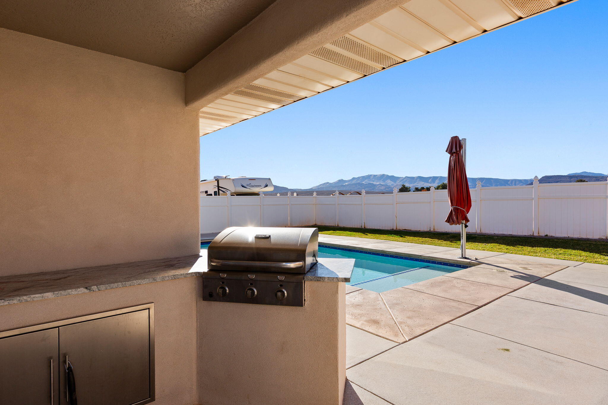 MOUNTAIN SHADOW - Residential