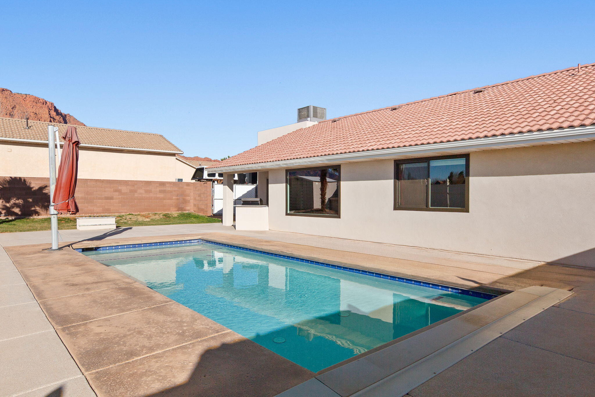 MOUNTAIN SHADOW - Residential