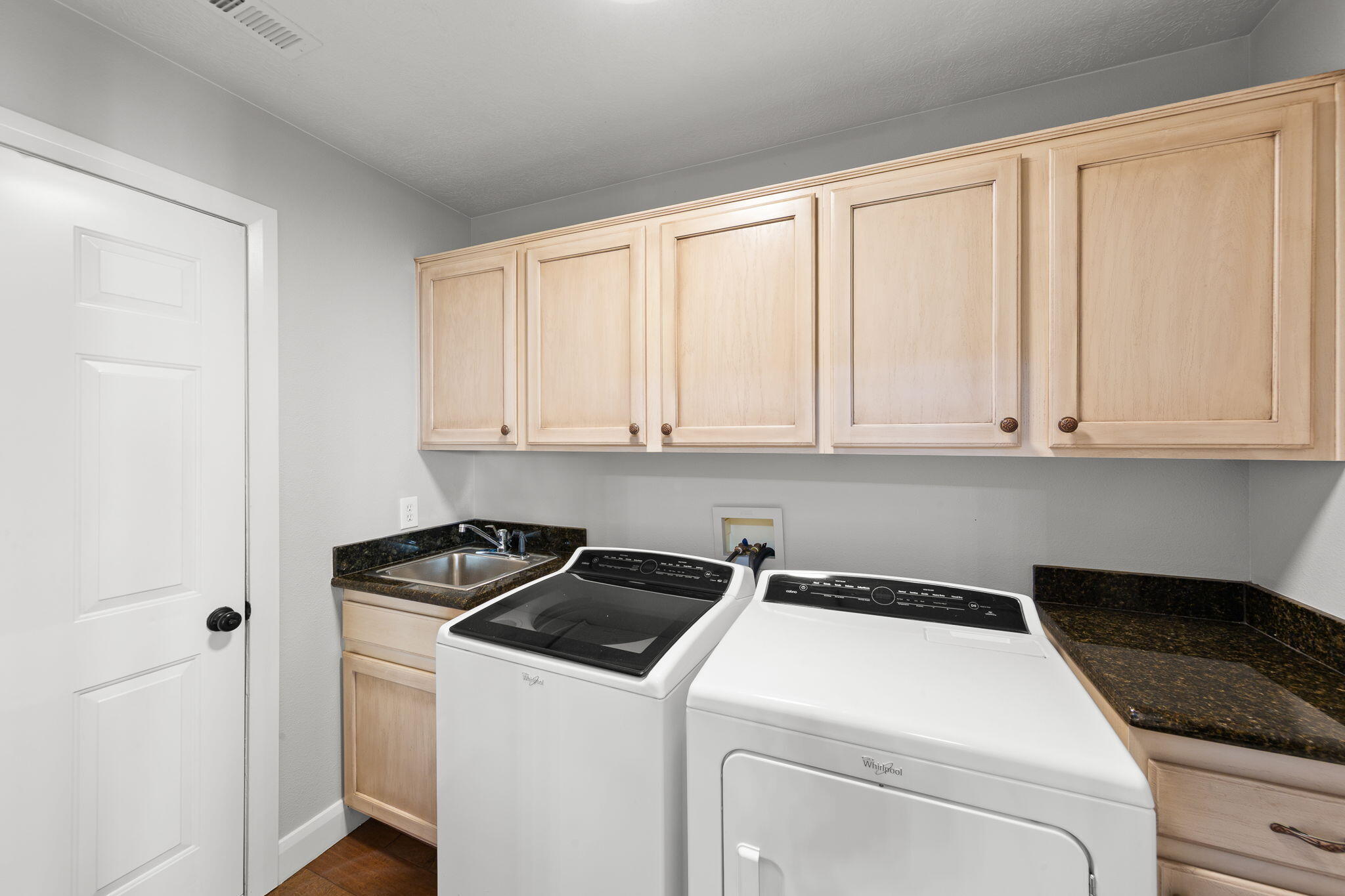 MOUNTAIN SHADOW - Residential