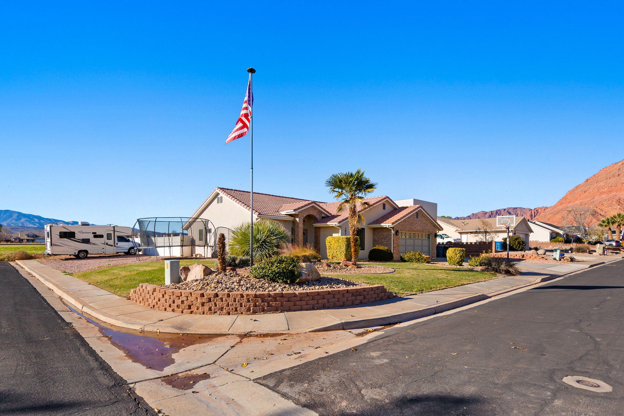 MOUNTAIN SHADOW - Residential