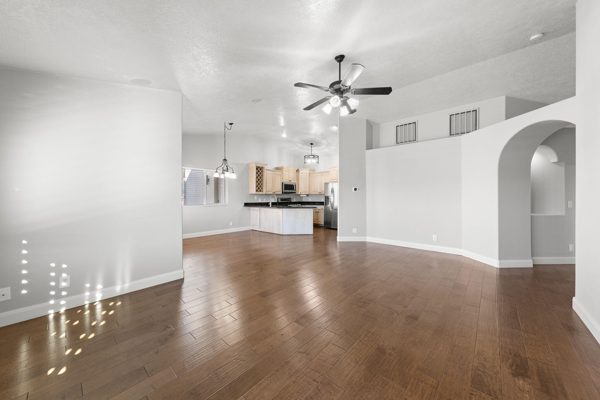 MOUNTAIN SHADOW - Residential