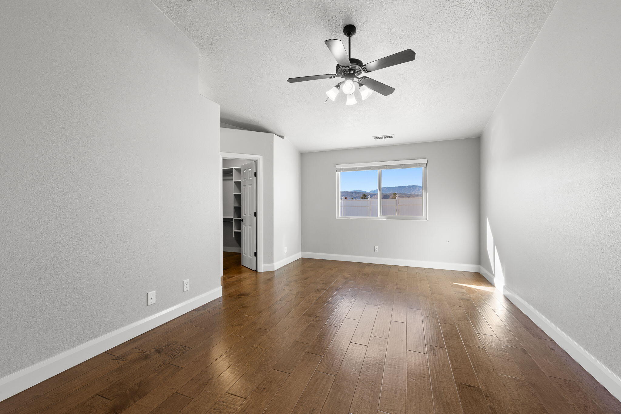 MOUNTAIN SHADOW - Residential