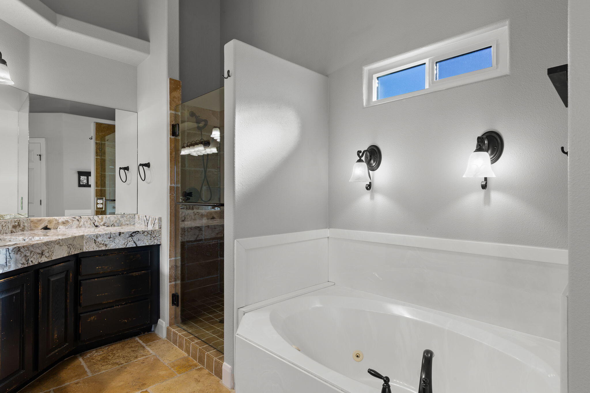 MOUNTAIN SHADOW - Residential