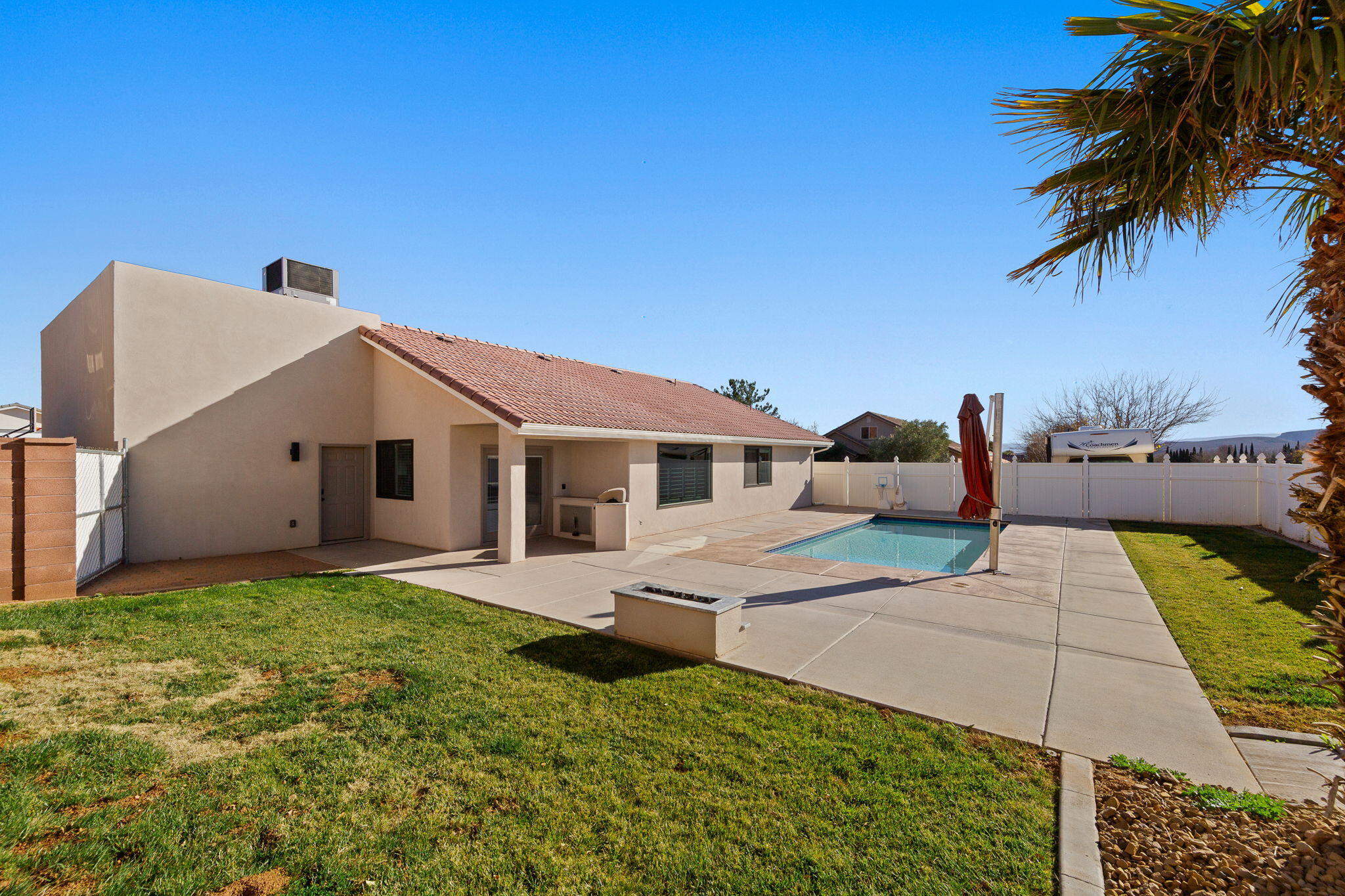 MOUNTAIN SHADOW - Residential