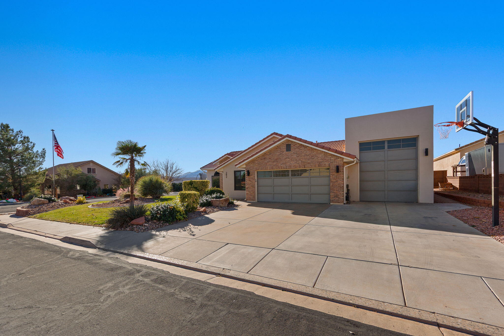 MOUNTAIN SHADOW - Residential