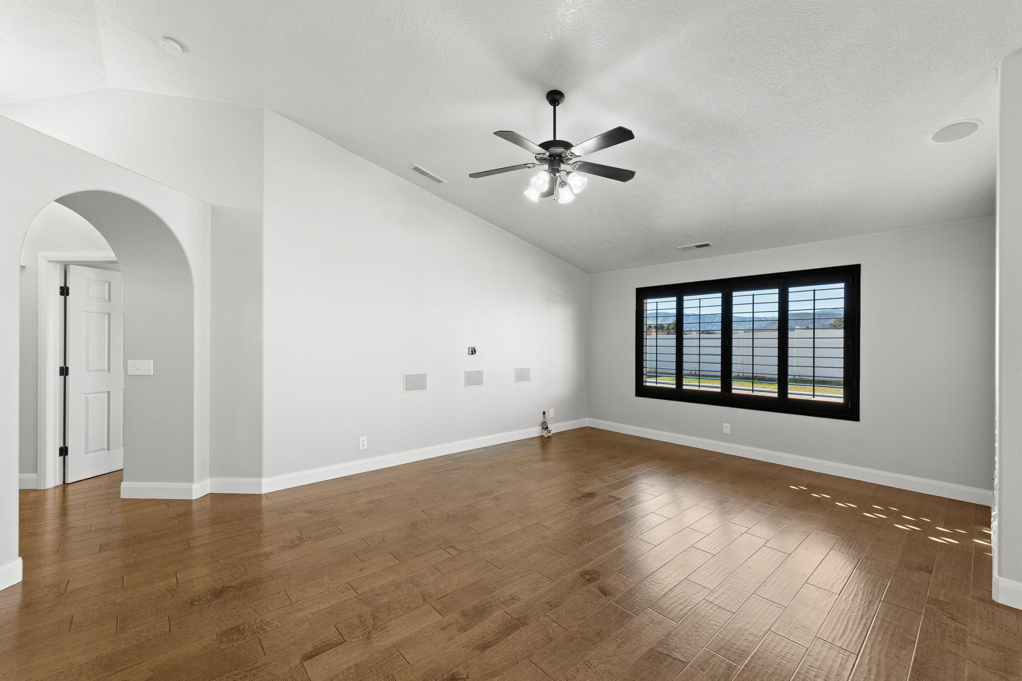 MOUNTAIN SHADOW - Residential