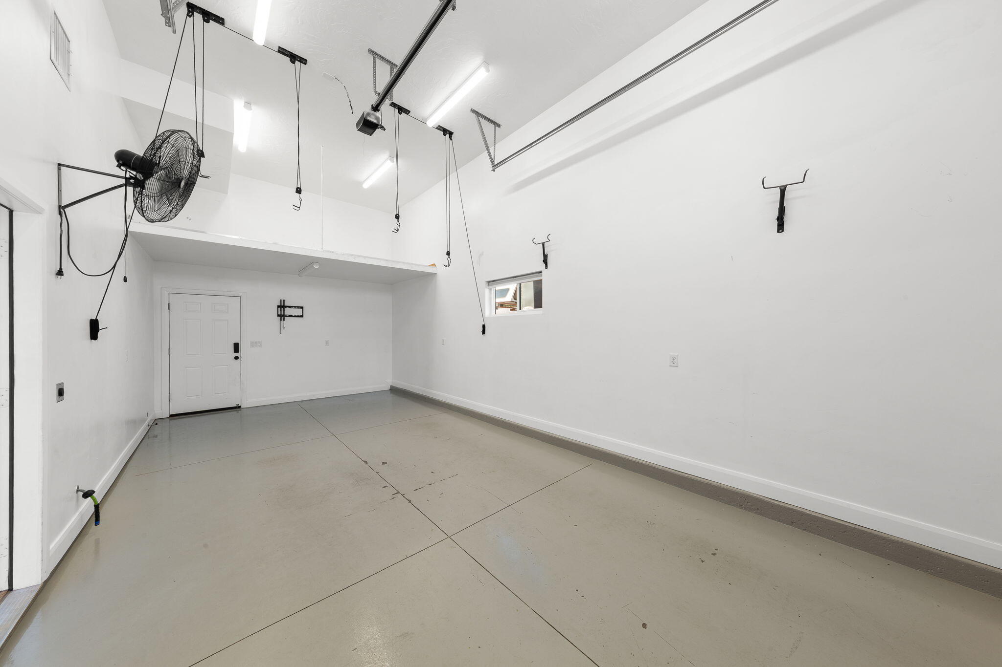 MOUNTAIN SHADOW - Residential