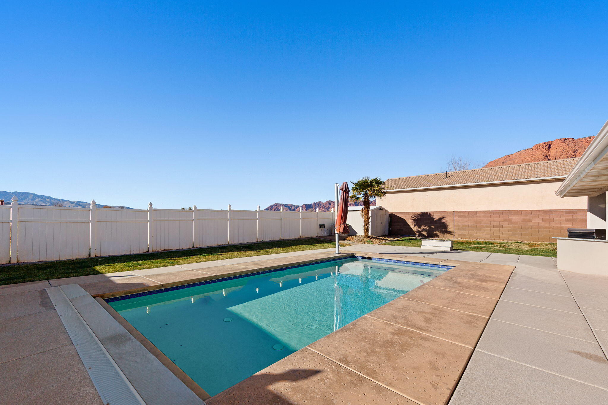 MOUNTAIN SHADOW - Residential