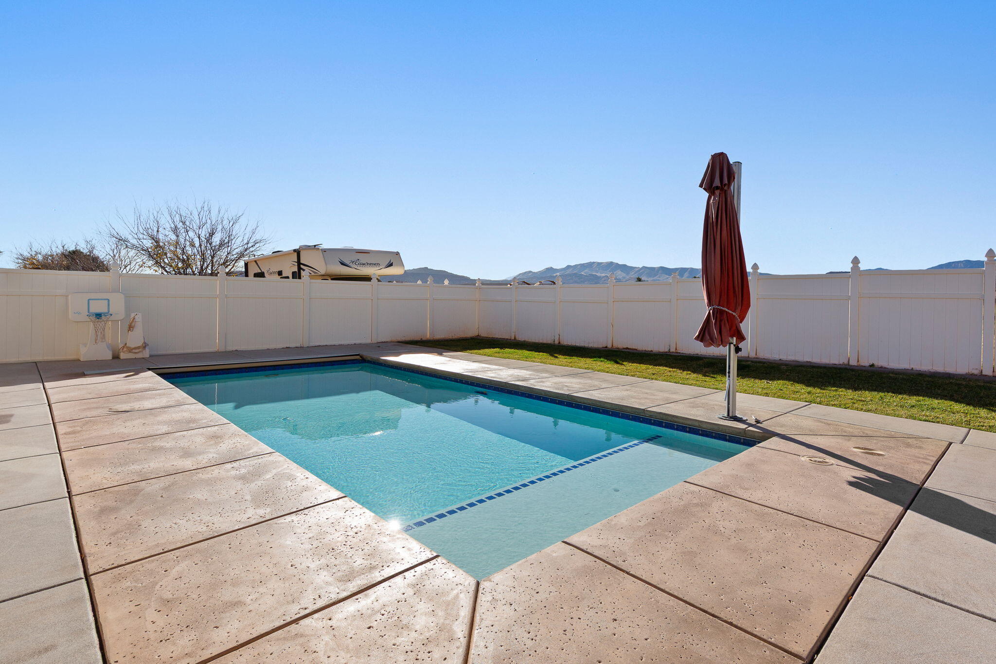 MOUNTAIN SHADOW - Residential