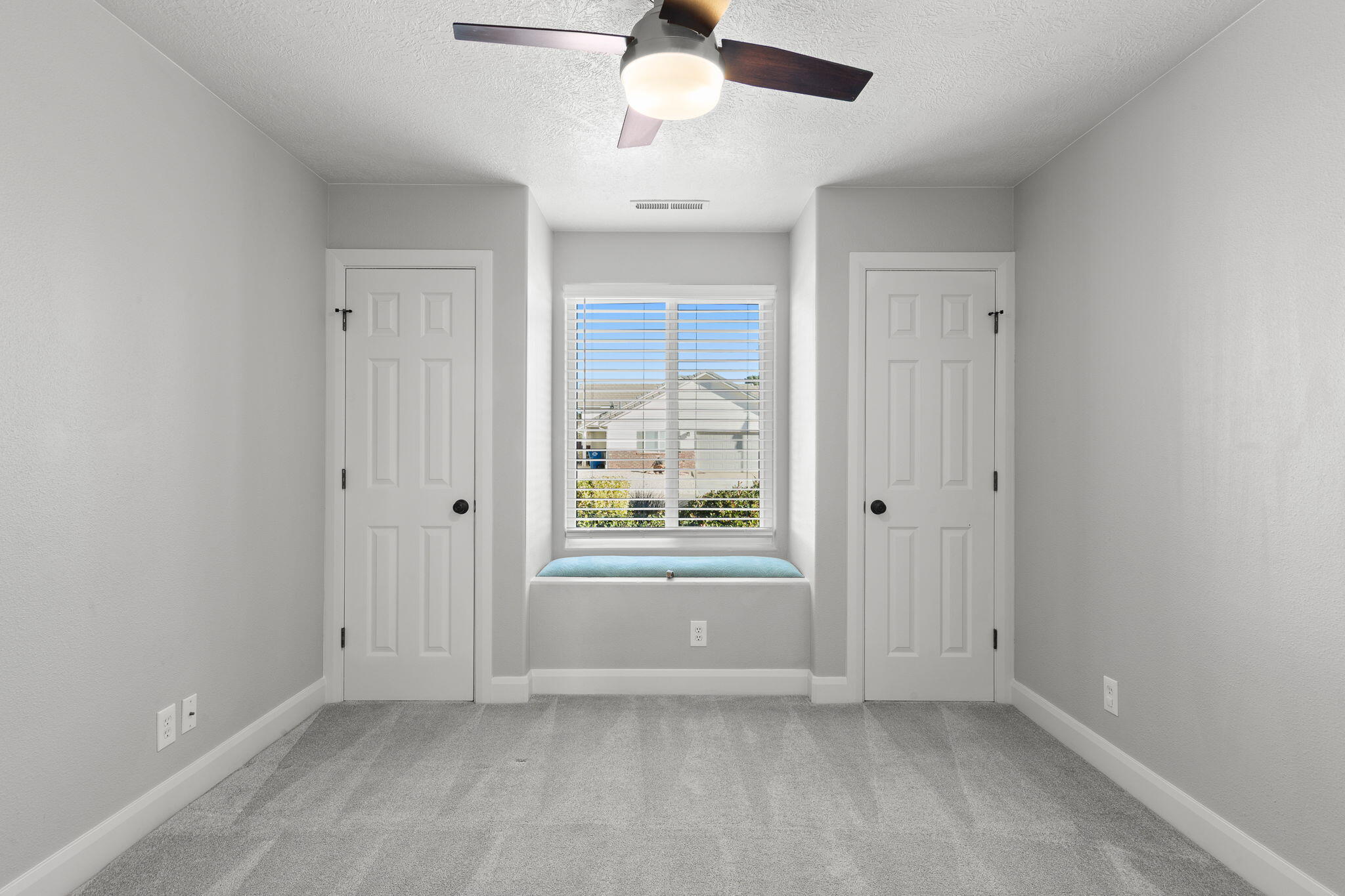 MOUNTAIN SHADOW - Residential