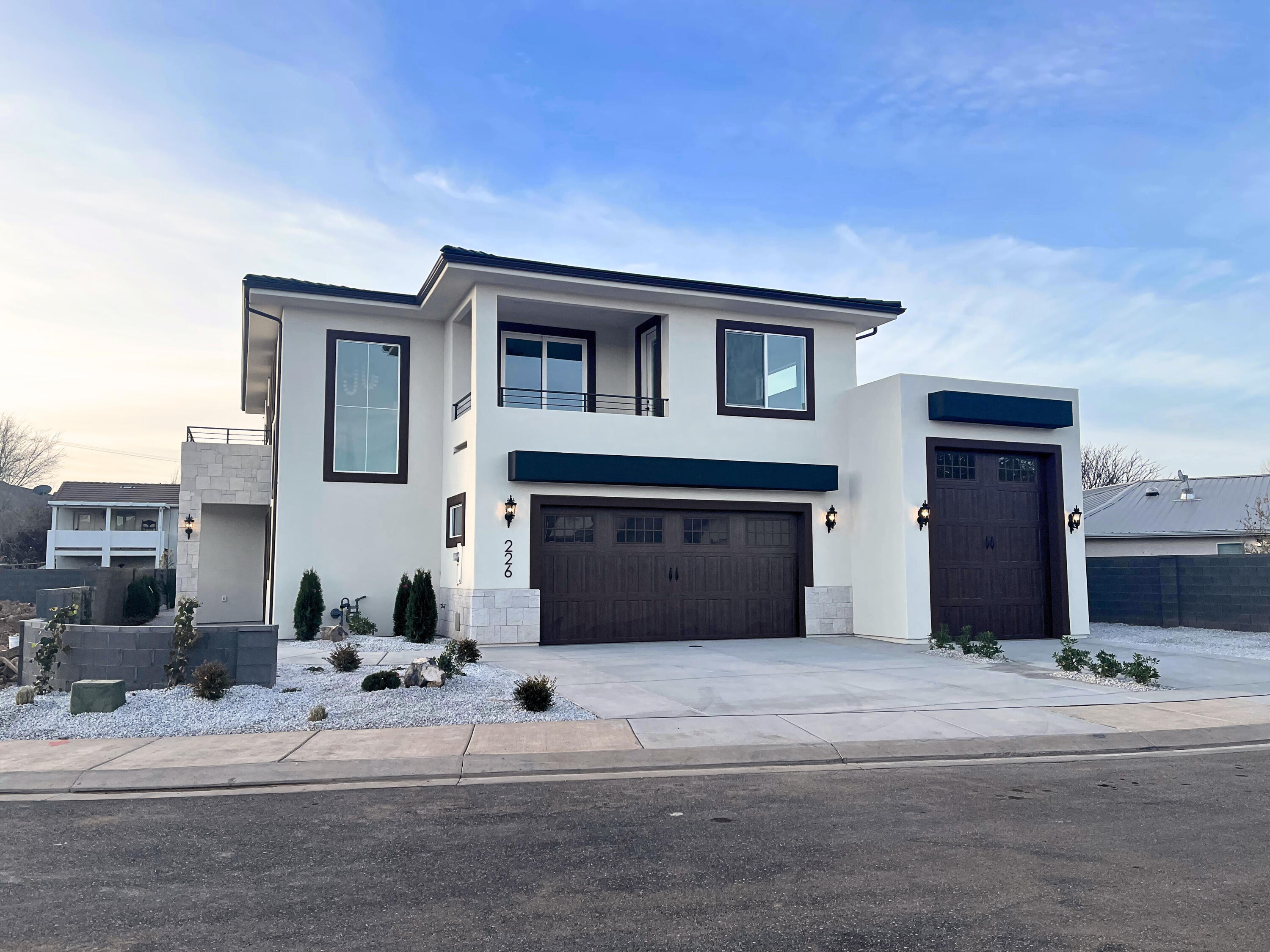 FALCON RIDGE - Residential