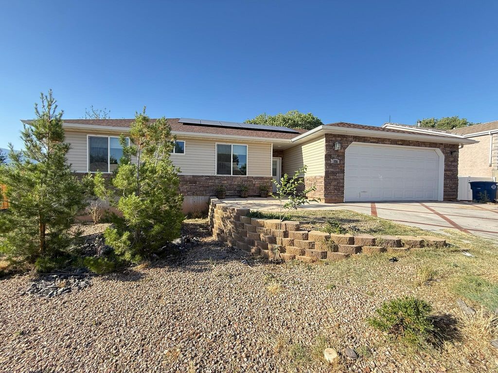 Photo of 326 W 400 N, La Verkin, UT 84745 (MLS # 26-272434)