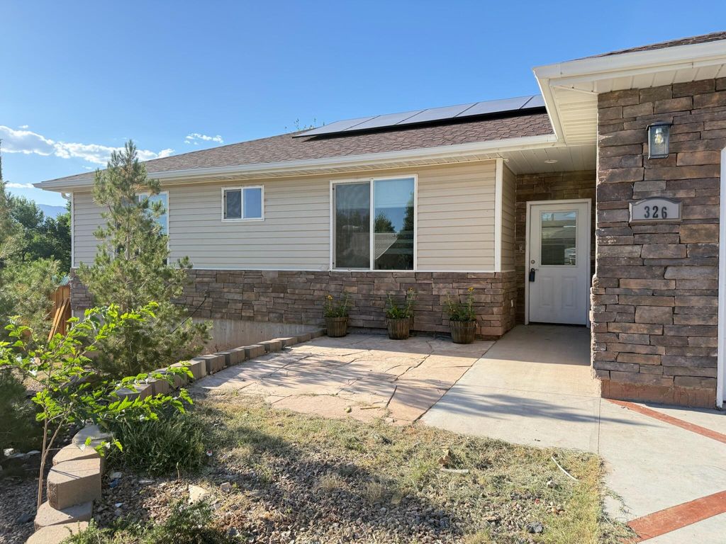Photo of 326 W 400 N, La Verkin, UT 84745 (MLS # 26-272434)