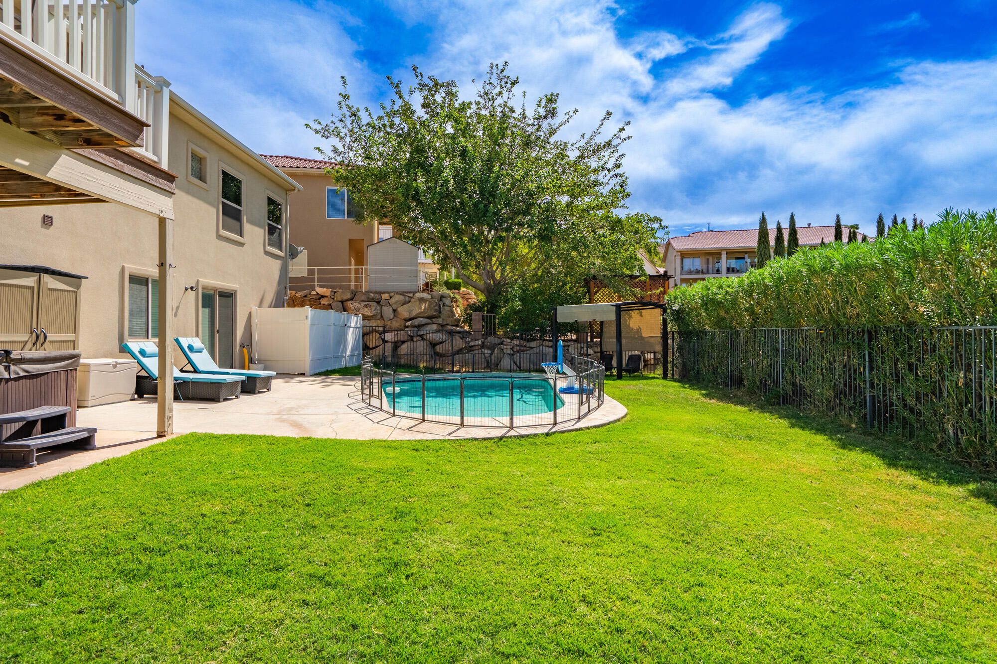 BLOOMINGTON HILLS - Residential