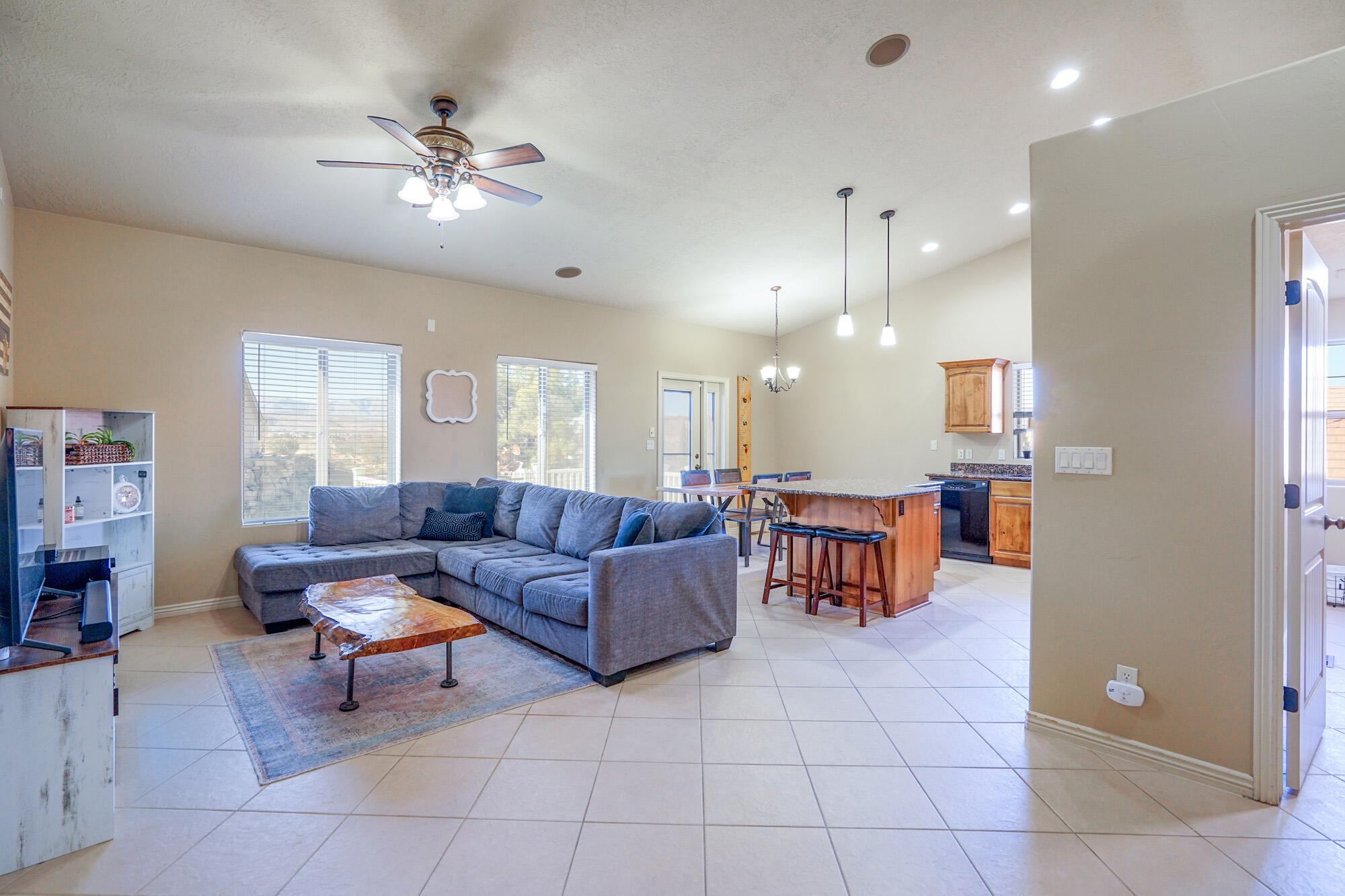 BLOOMINGTON HILLS - Residential