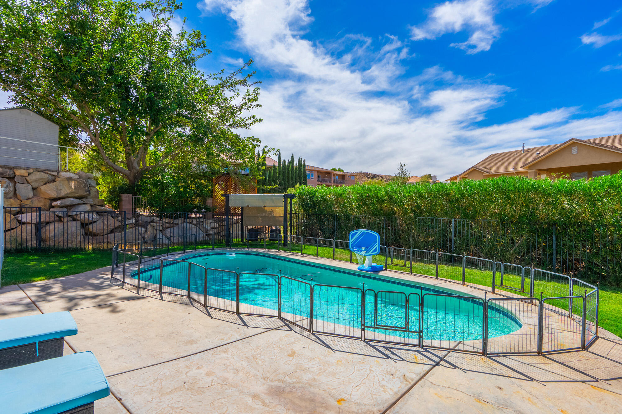 BLOOMINGTON HILLS - Residential