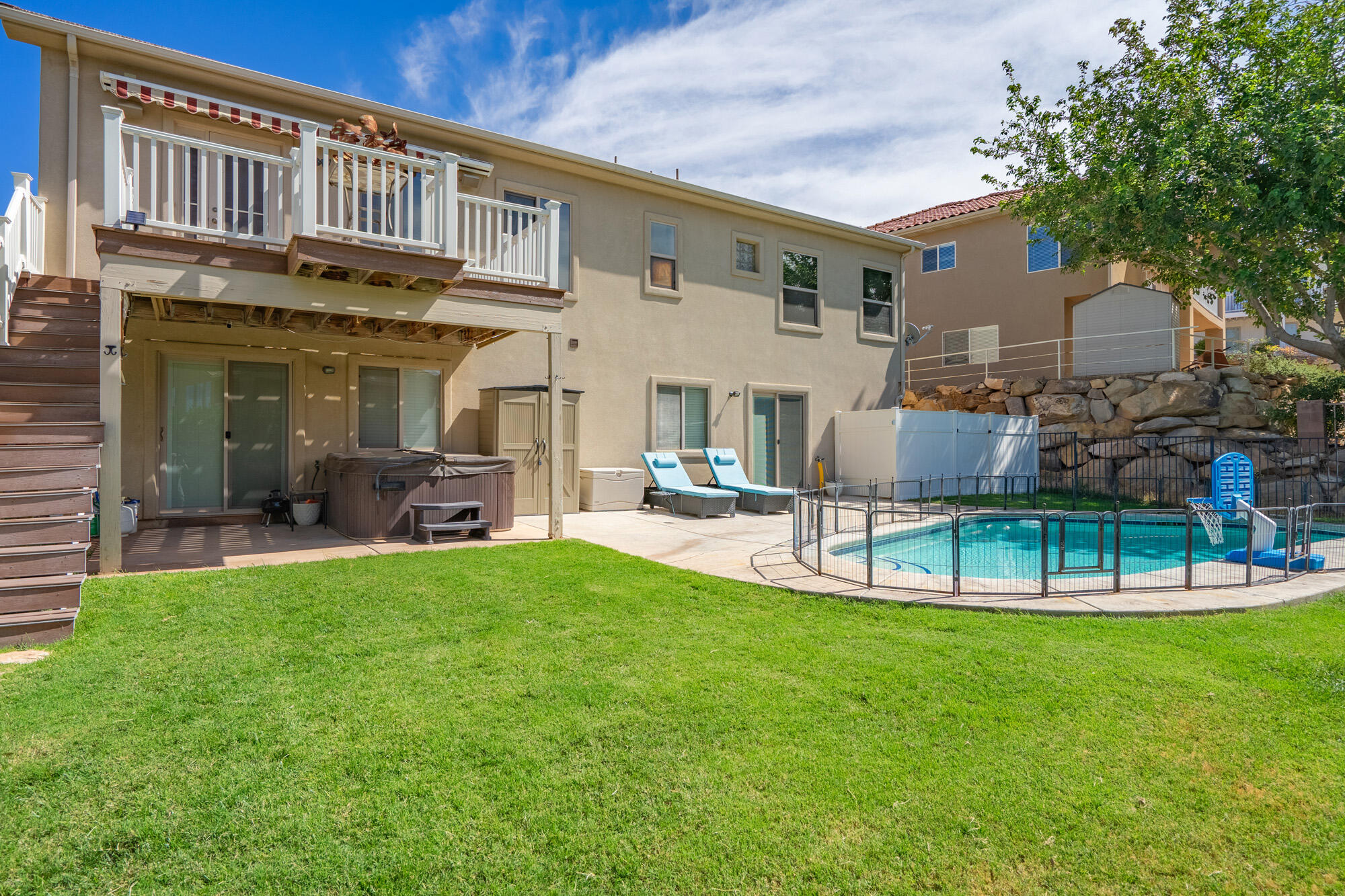 BLOOMINGTON HILLS - Residential