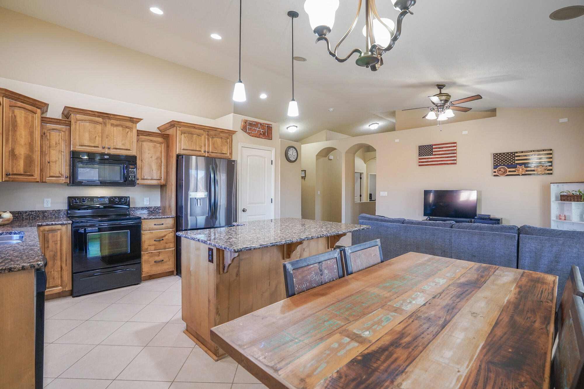 BLOOMINGTON HILLS - Residential