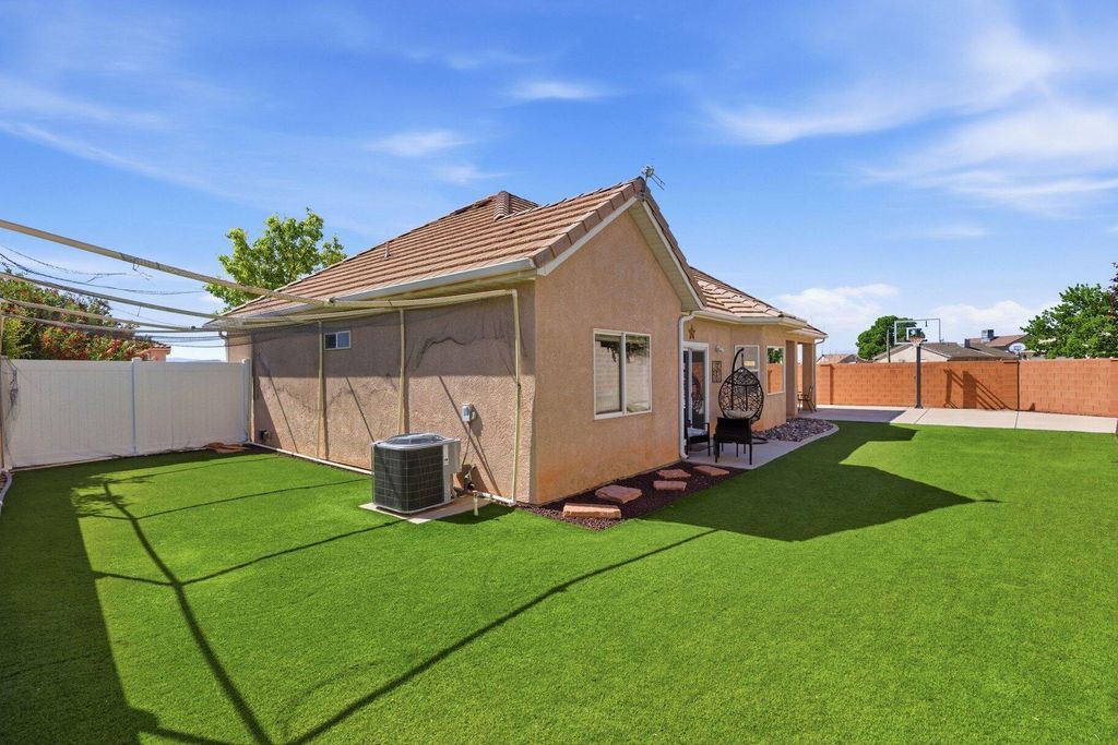 Photo of 2883 E Overlook DR, Saint George, UT 84790 (MLS # 26-273472)