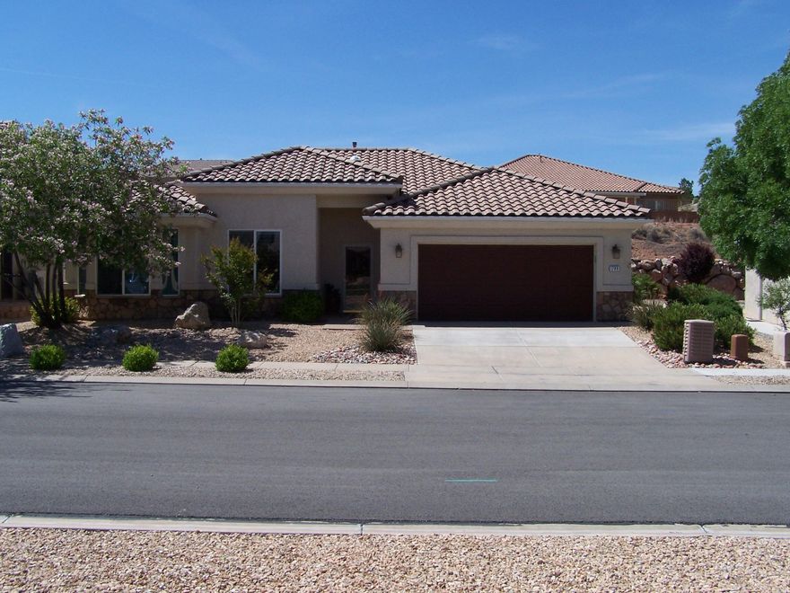 Fabulous oportunity for a rare home buying opportunity..  3 bedrooms and 3 FULL baths.Nearly 2k sq ft and an awesome FREE STANDING CASITA!! One of the largest in Sun River.Sweet inside with nice colors and all tile and Composit floors, new kitchen appliances (Gas stove), newer water heater, Garage door and opener, VERY private back yard with no neighbors behind. This jewel sits right across the street from the Amethyst Garden park perfect for relaxing or walking the dog or grandkids play area. Only minutes from Smith Supermarket and a brand new Costco. Wonderful Amenities of Sun River include club house and Restaurant, beautiful Golf course and much more https://www.sunriver.com/st-george