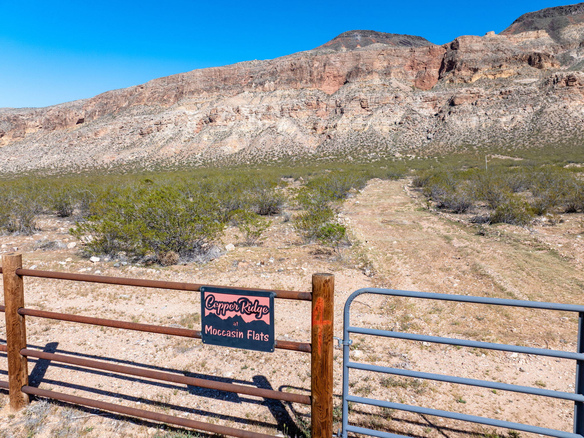 MOCCASIN FLATS - Land
