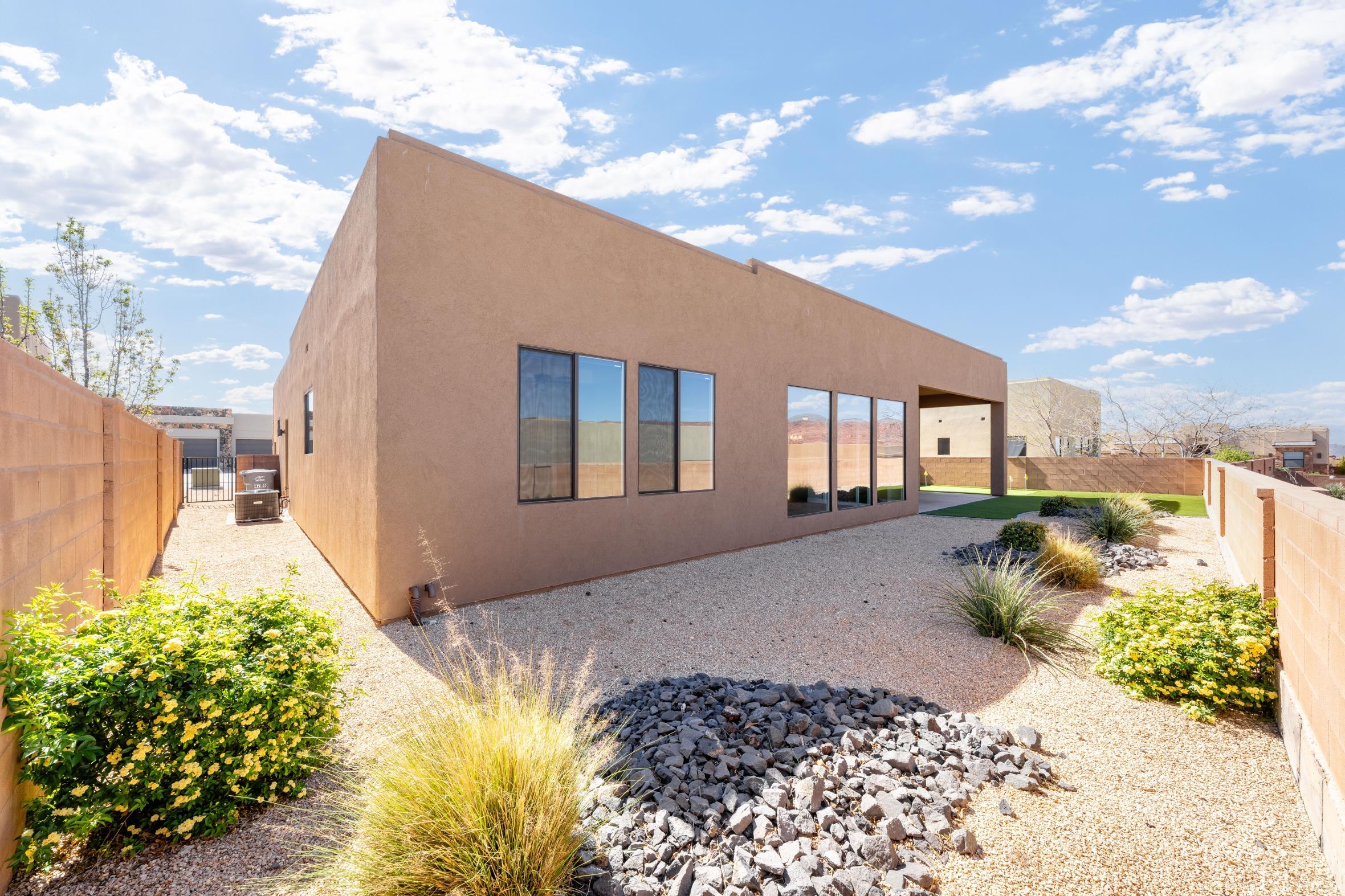 LEDGES OF SG WHITE ROCKS - Residential