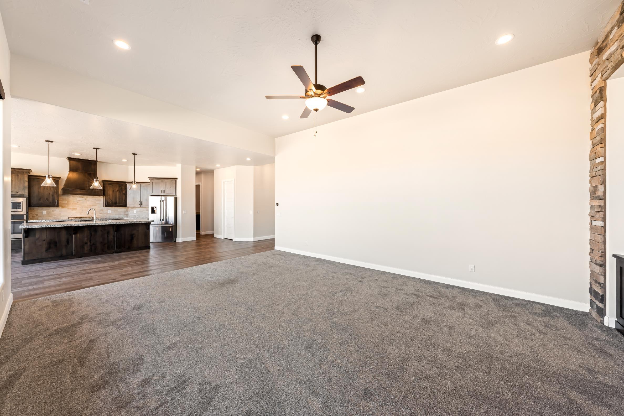 LEDGES OF SG WHITE ROCKS - Residential