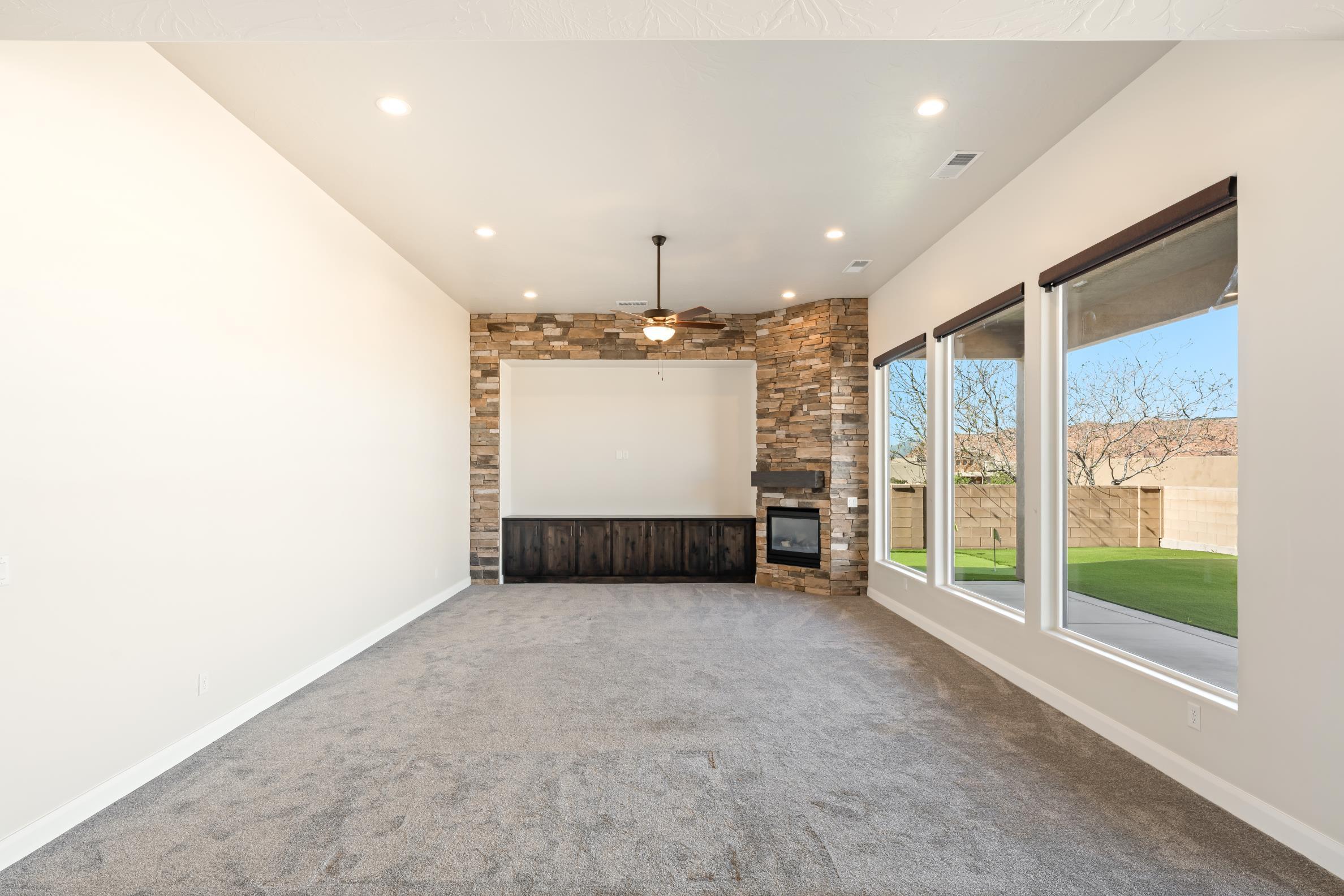 LEDGES OF SG WHITE ROCKS - Residential