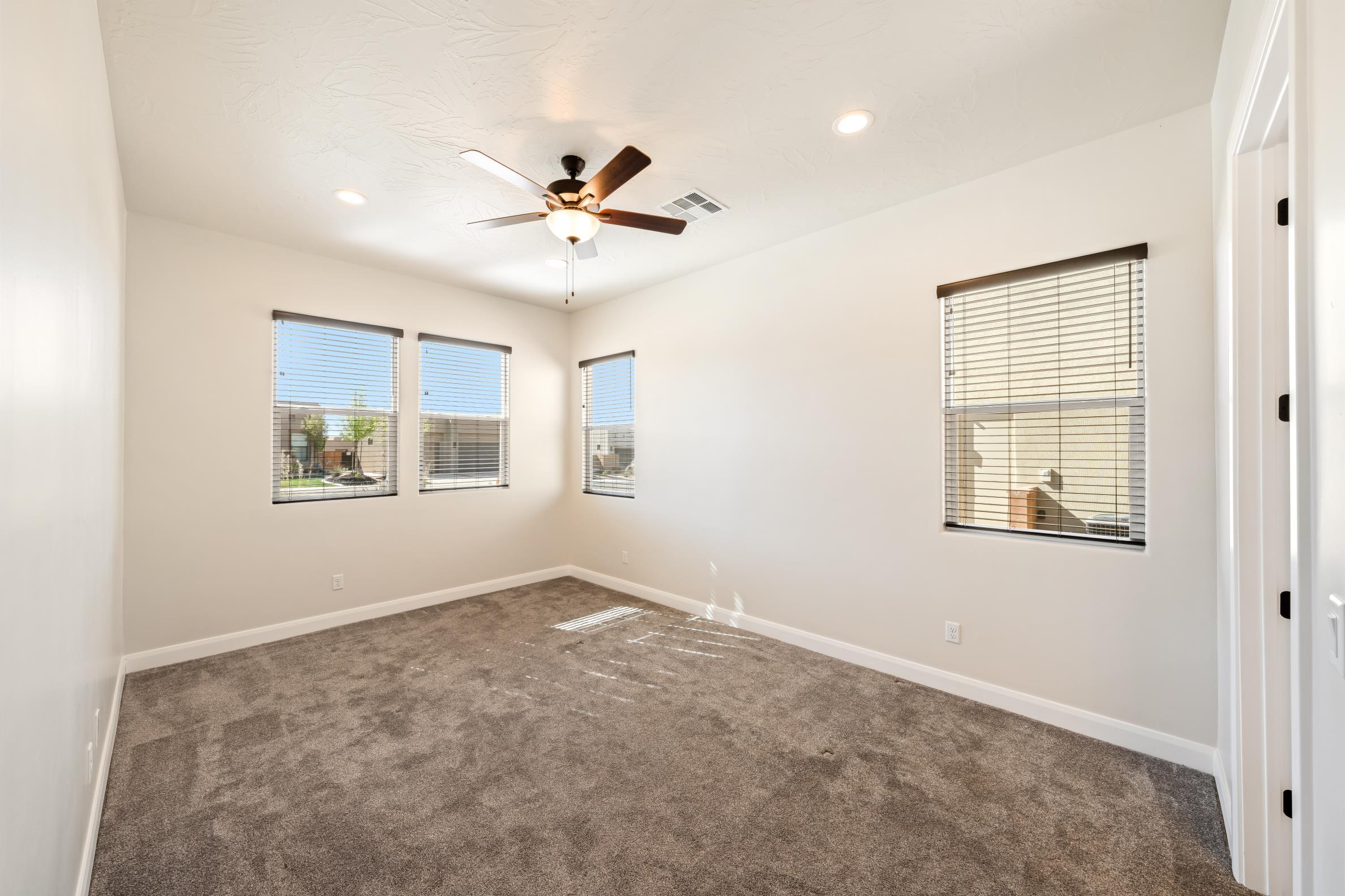 LEDGES OF SG WHITE ROCKS - Residential