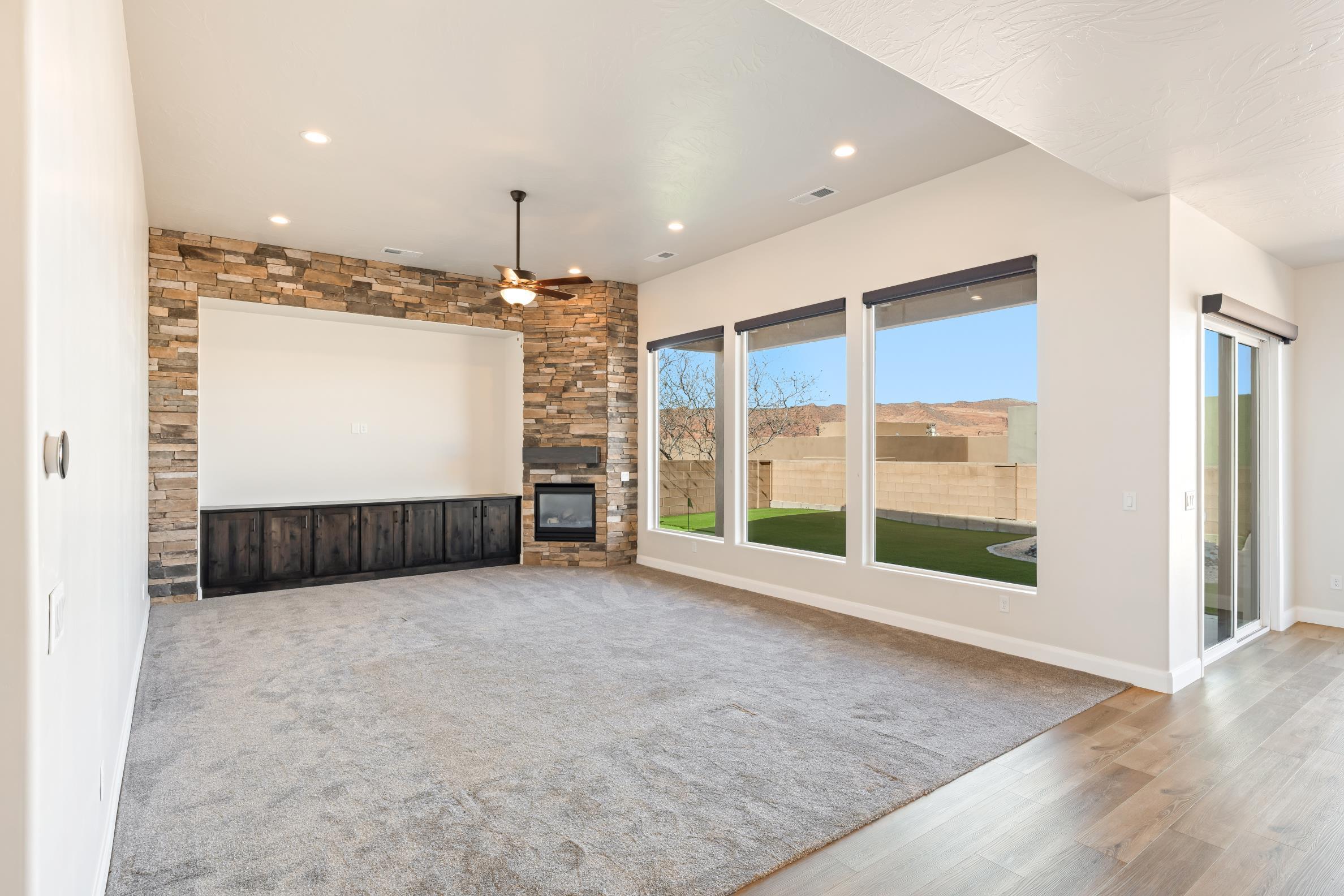 LEDGES OF SG WHITE ROCKS - Residential