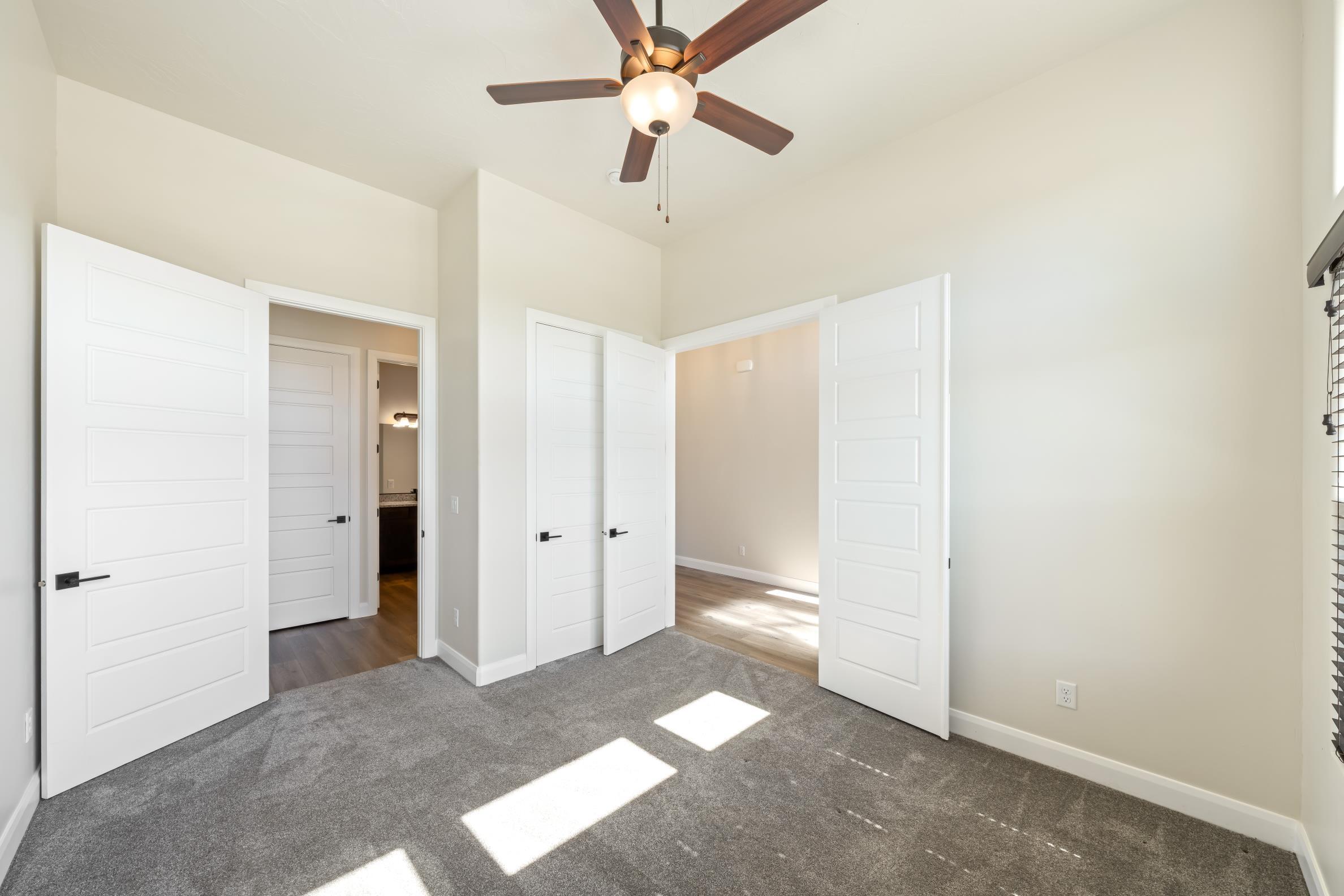 LEDGES OF SG WHITE ROCKS - Residential