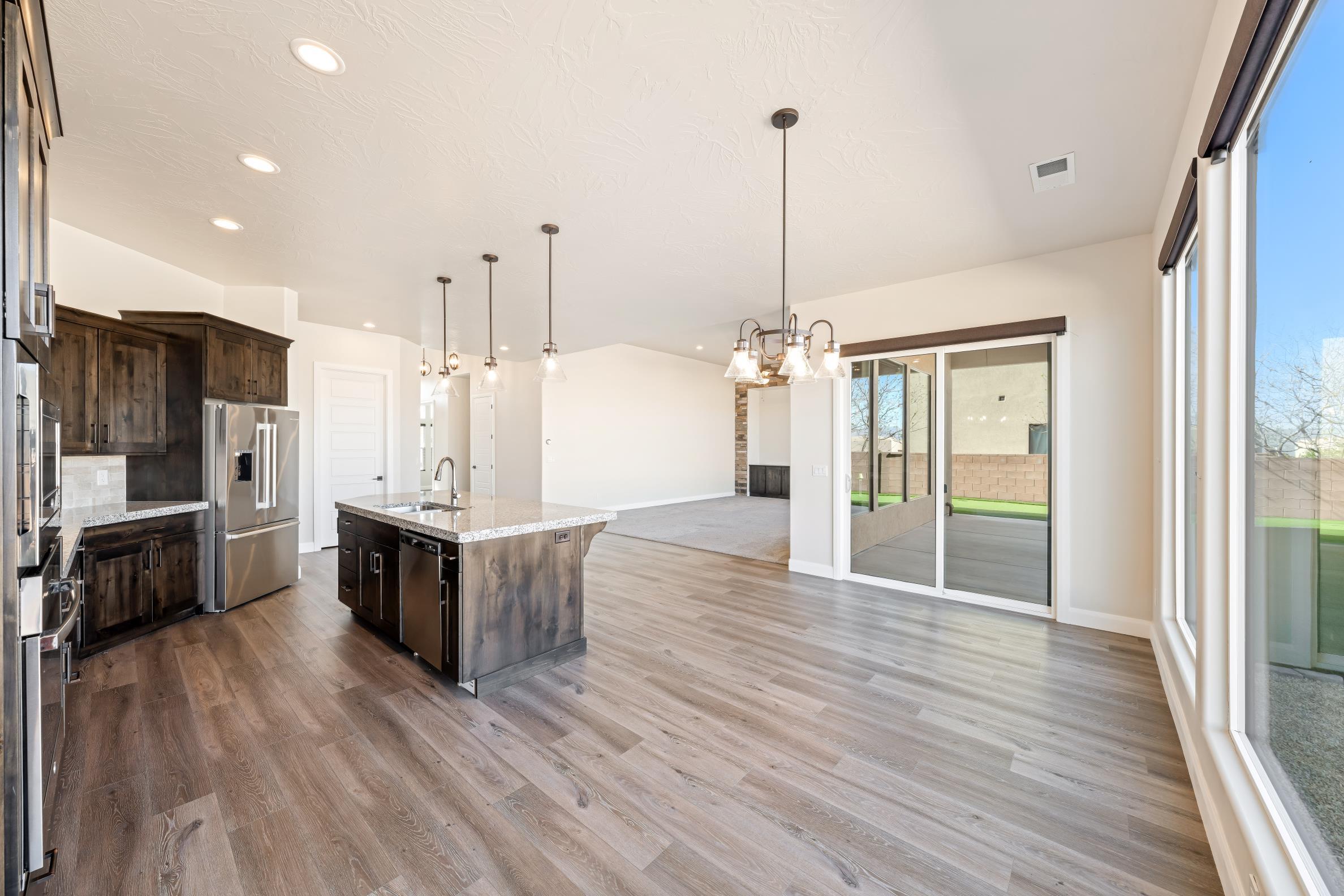 LEDGES OF SG WHITE ROCKS - Residential