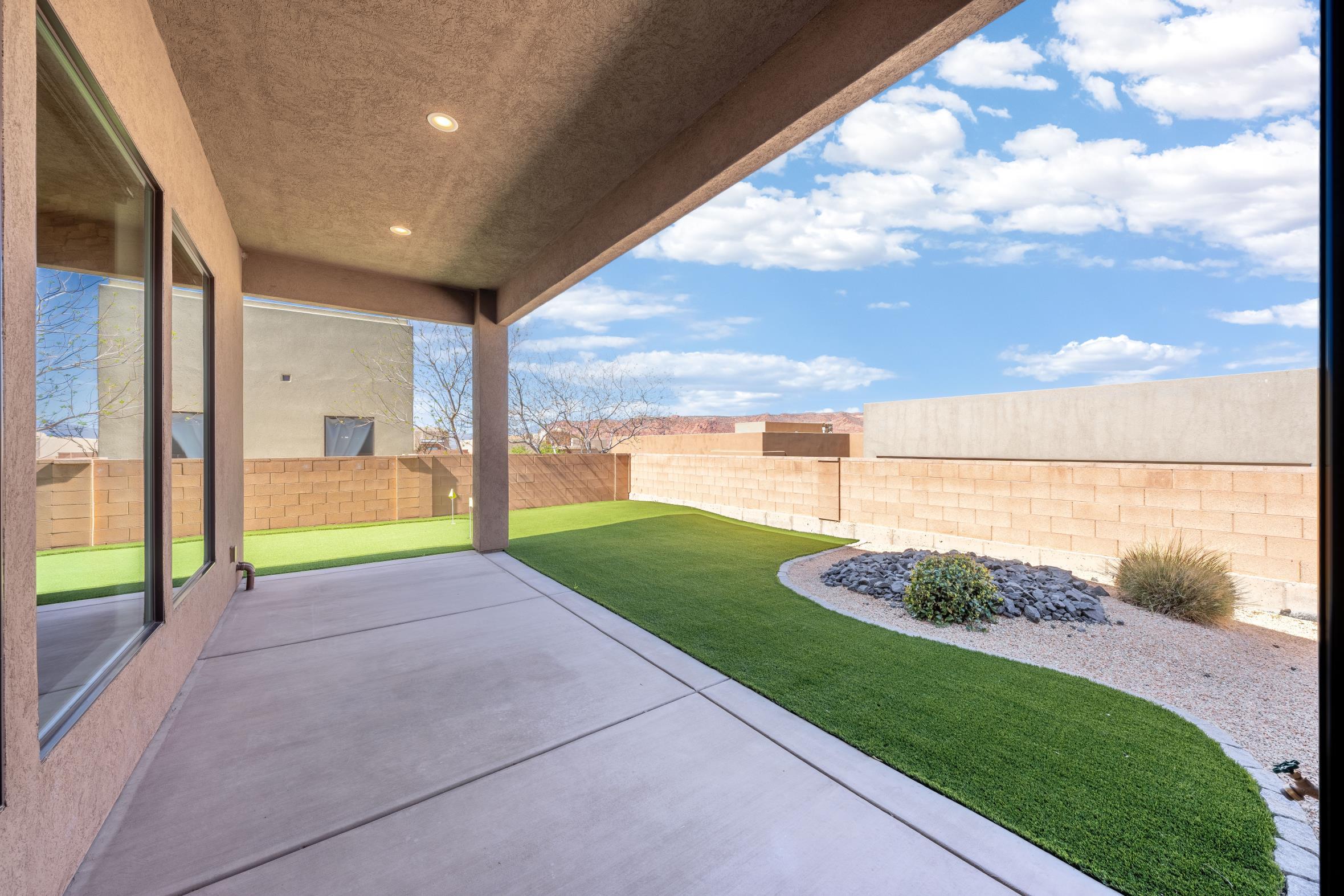 LEDGES OF SG WHITE ROCKS - Residential