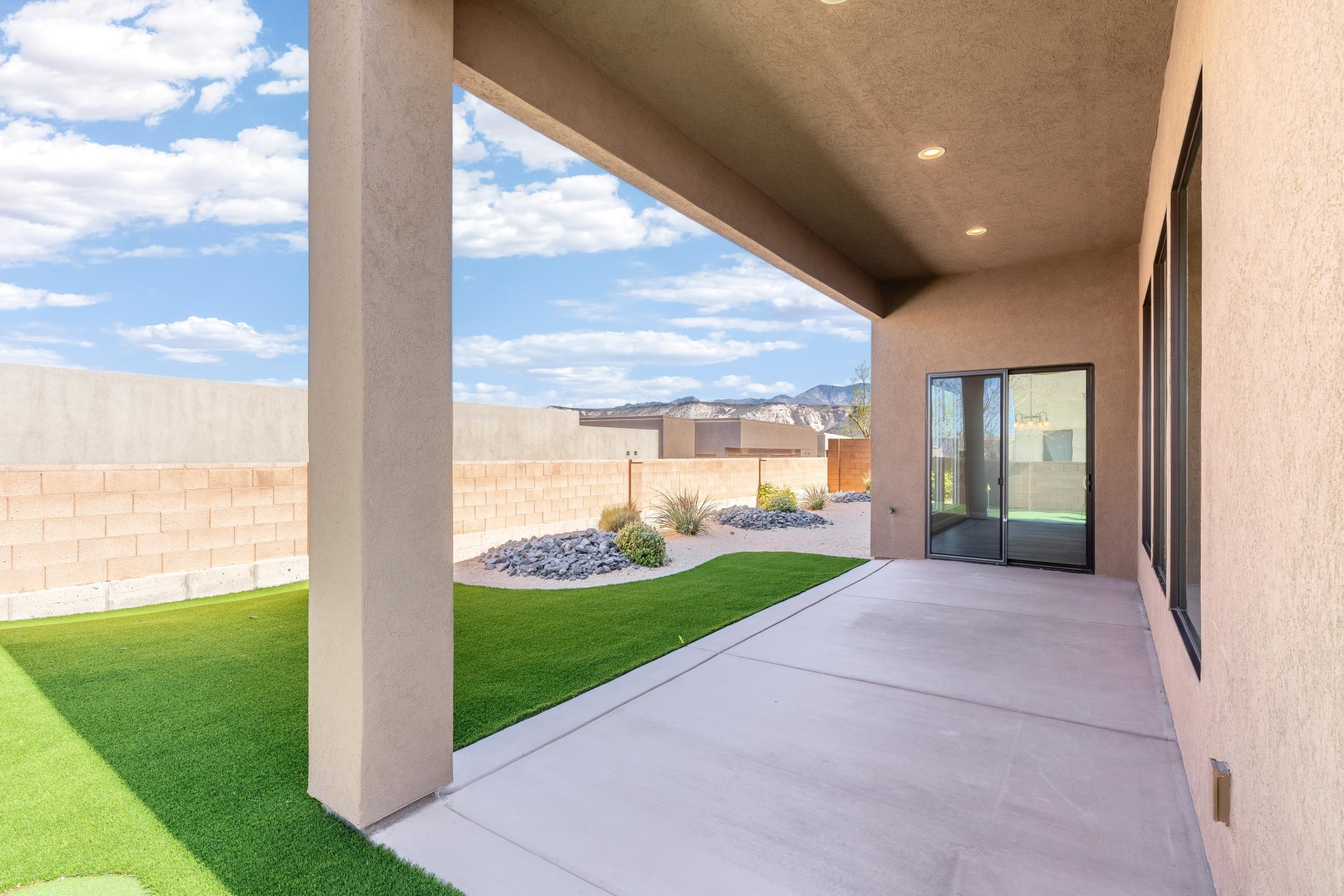 LEDGES OF SG WHITE ROCKS - Residential