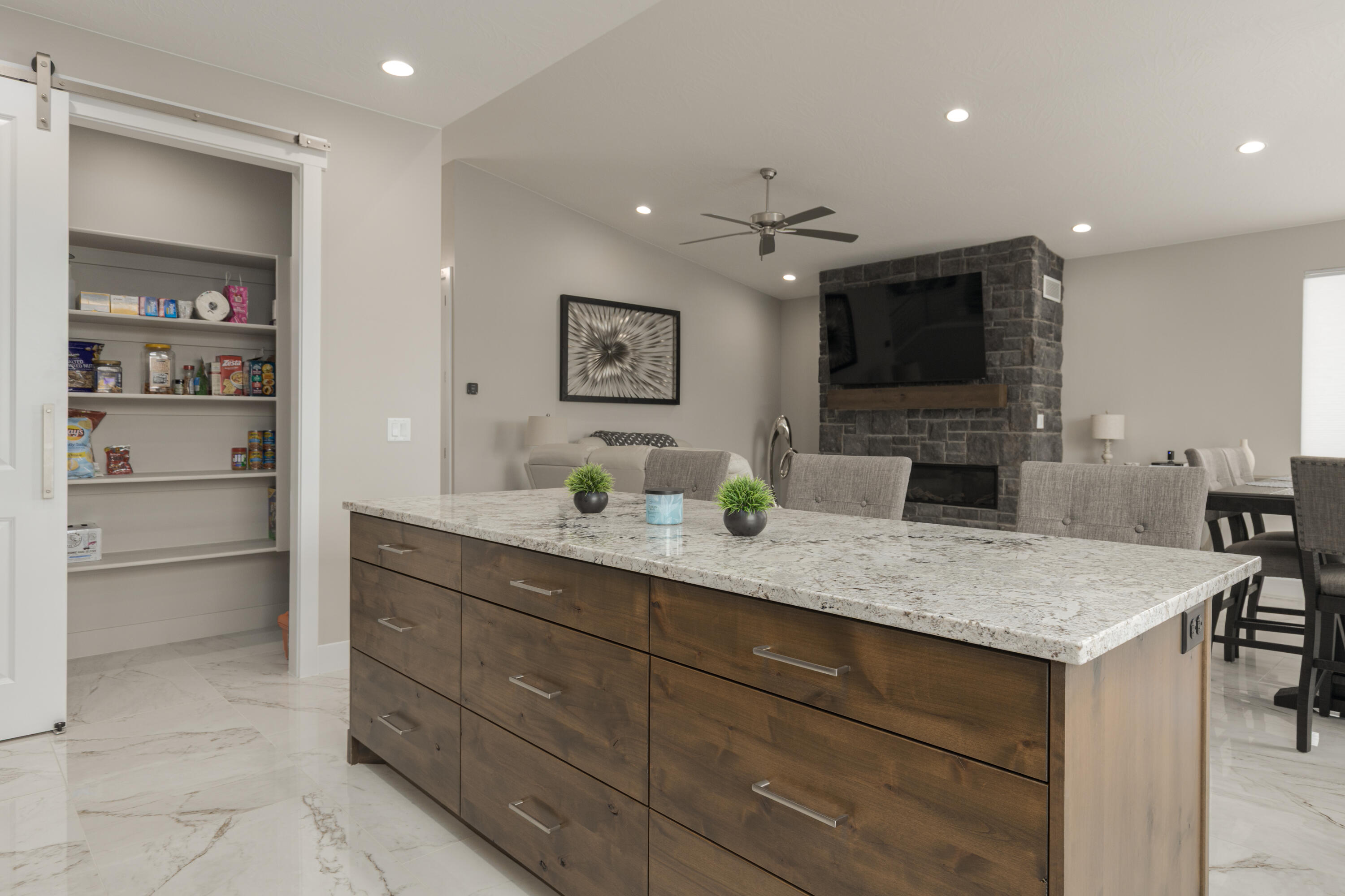 PEREGRINE POINTE WEST - Residential