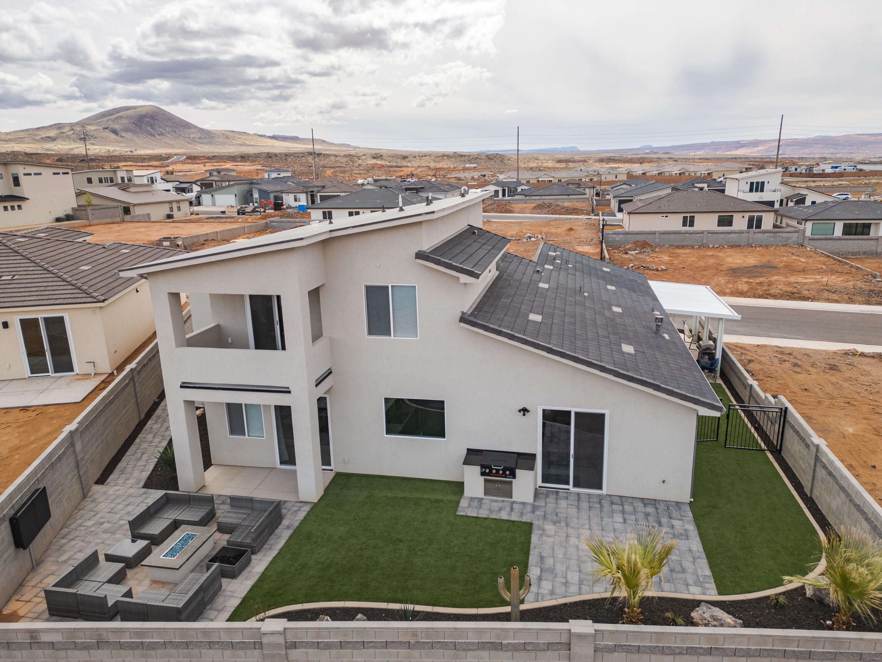 PEREGRINE POINTE WEST - Residential