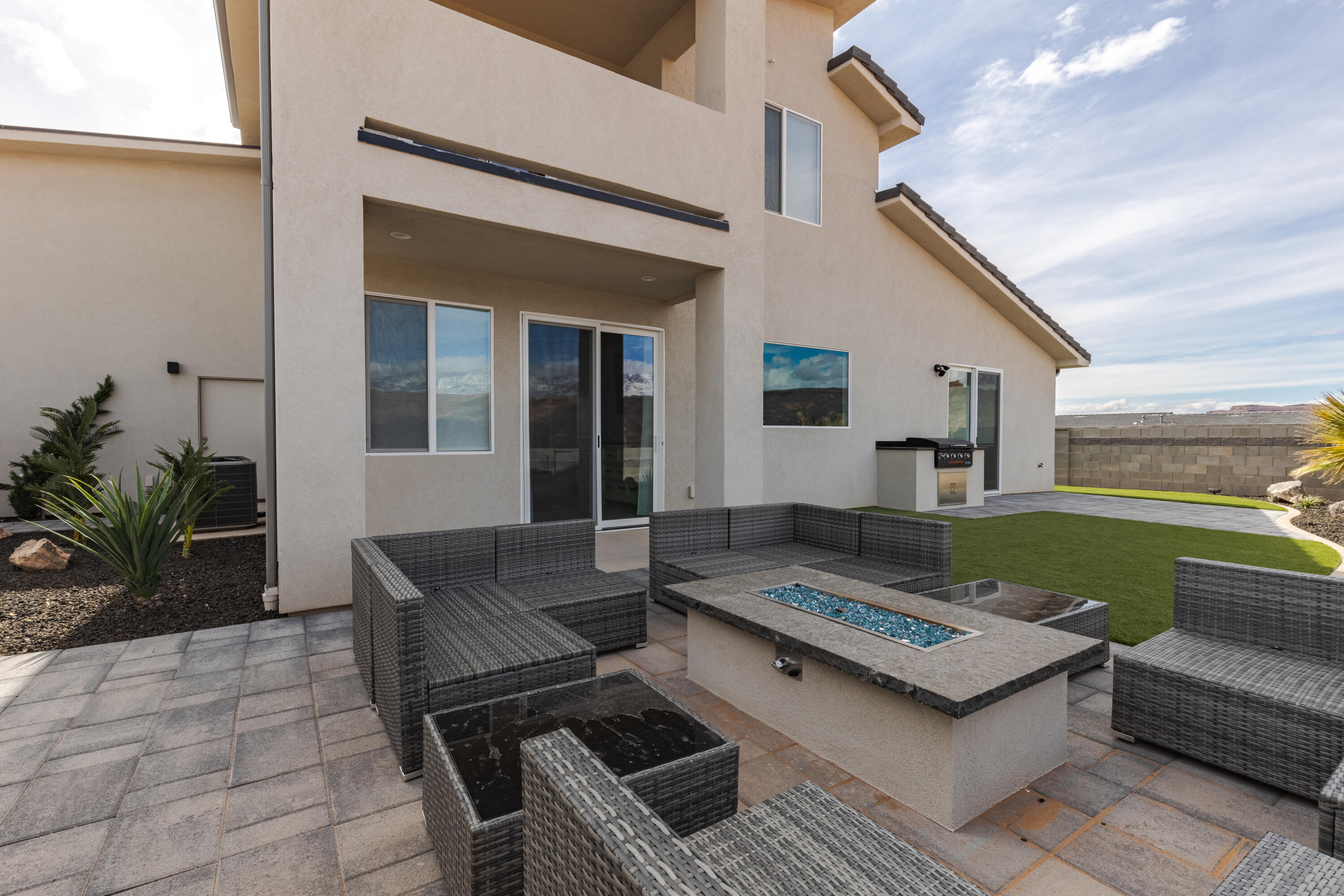 PEREGRINE POINTE WEST - Residential