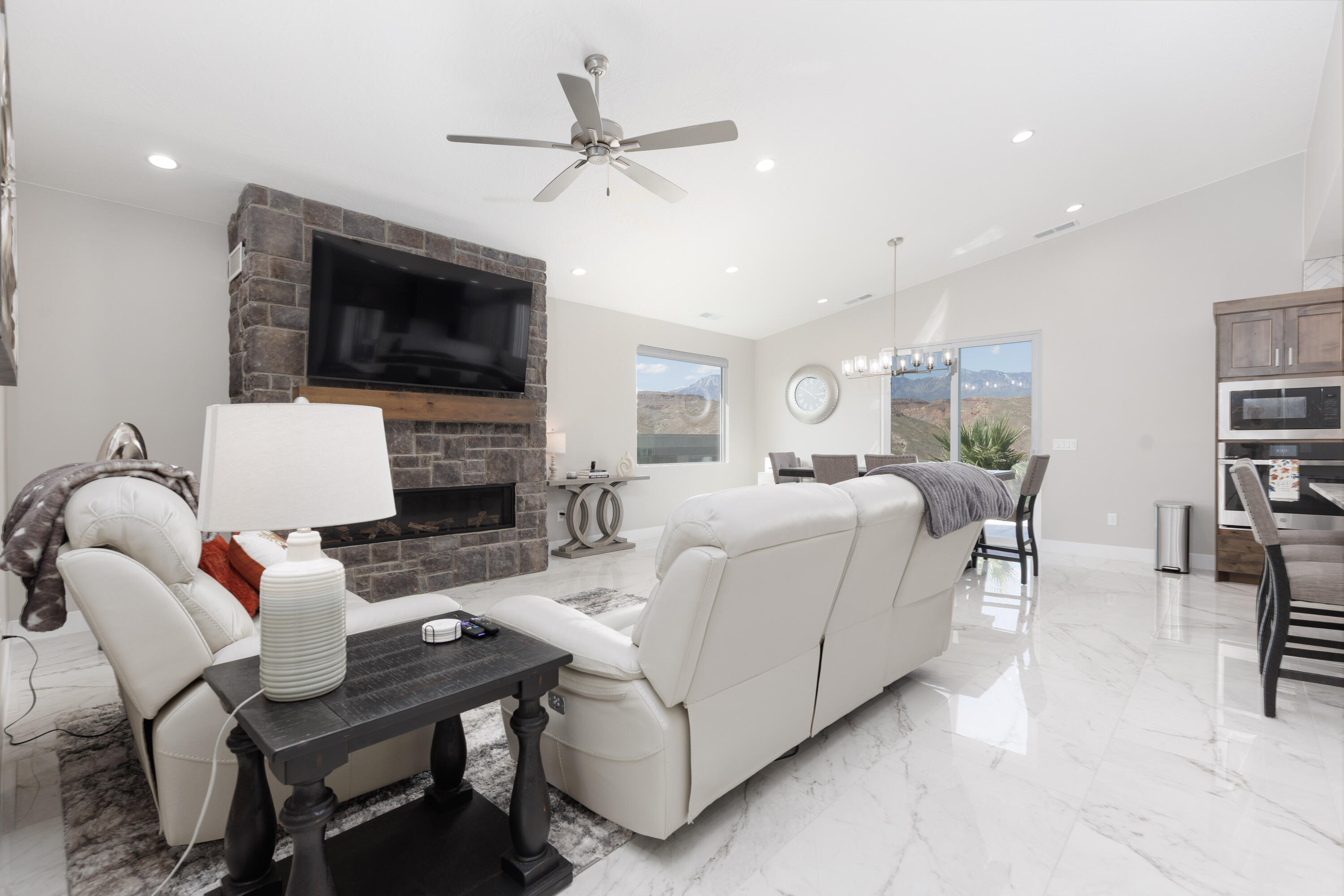 PEREGRINE POINTE WEST - Residential