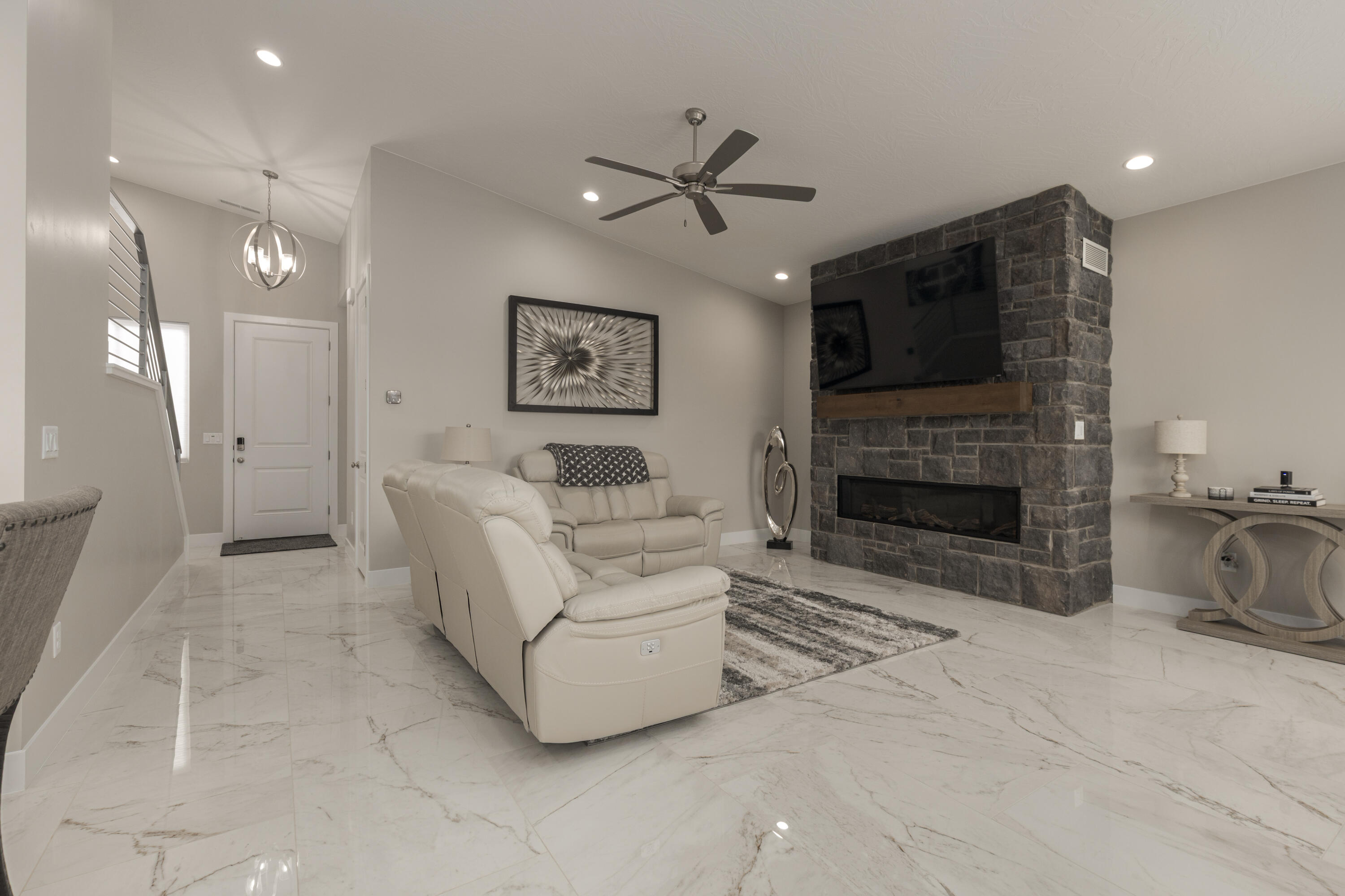 PEREGRINE POINTE WEST - Residential