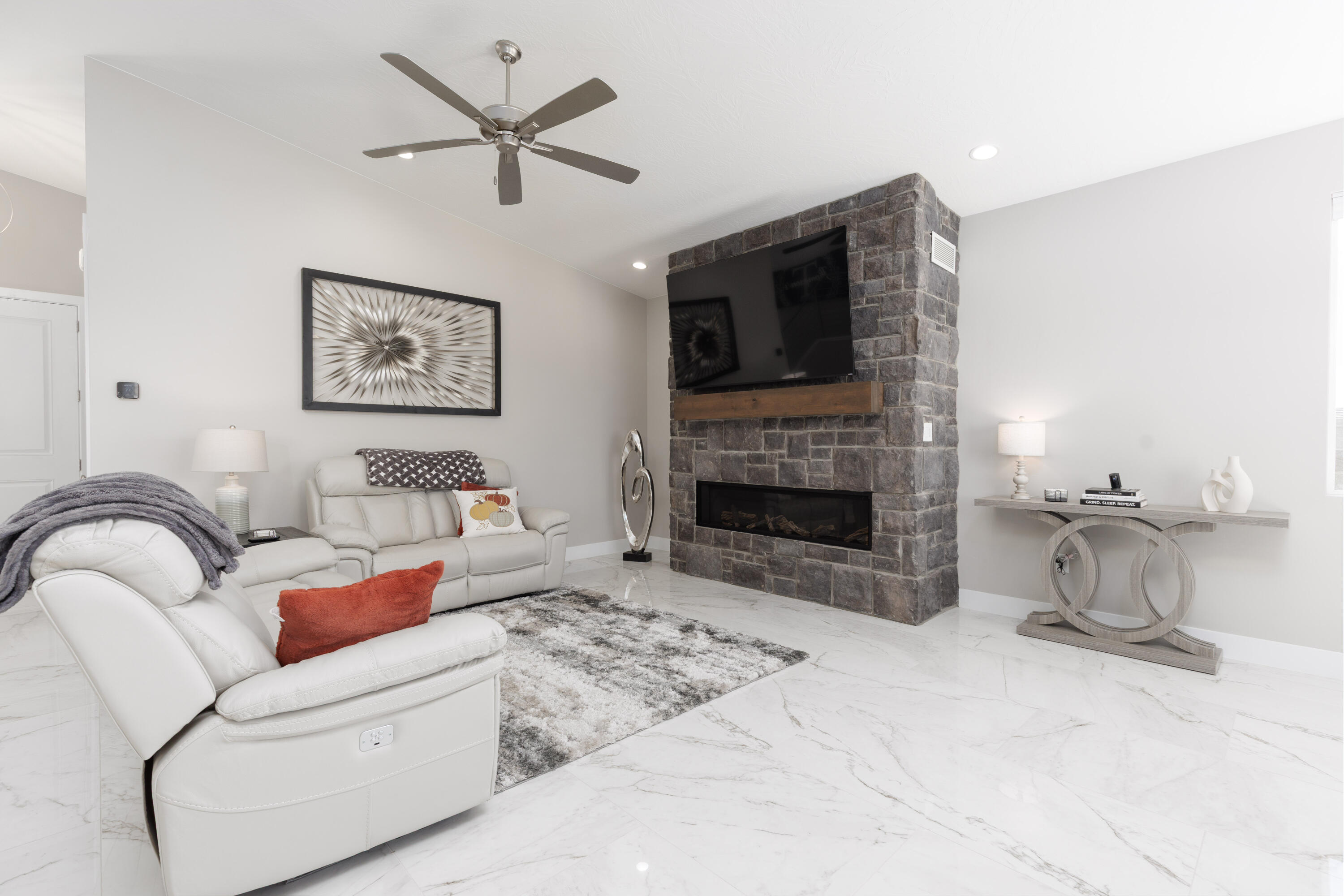 PEREGRINE POINTE WEST - Residential