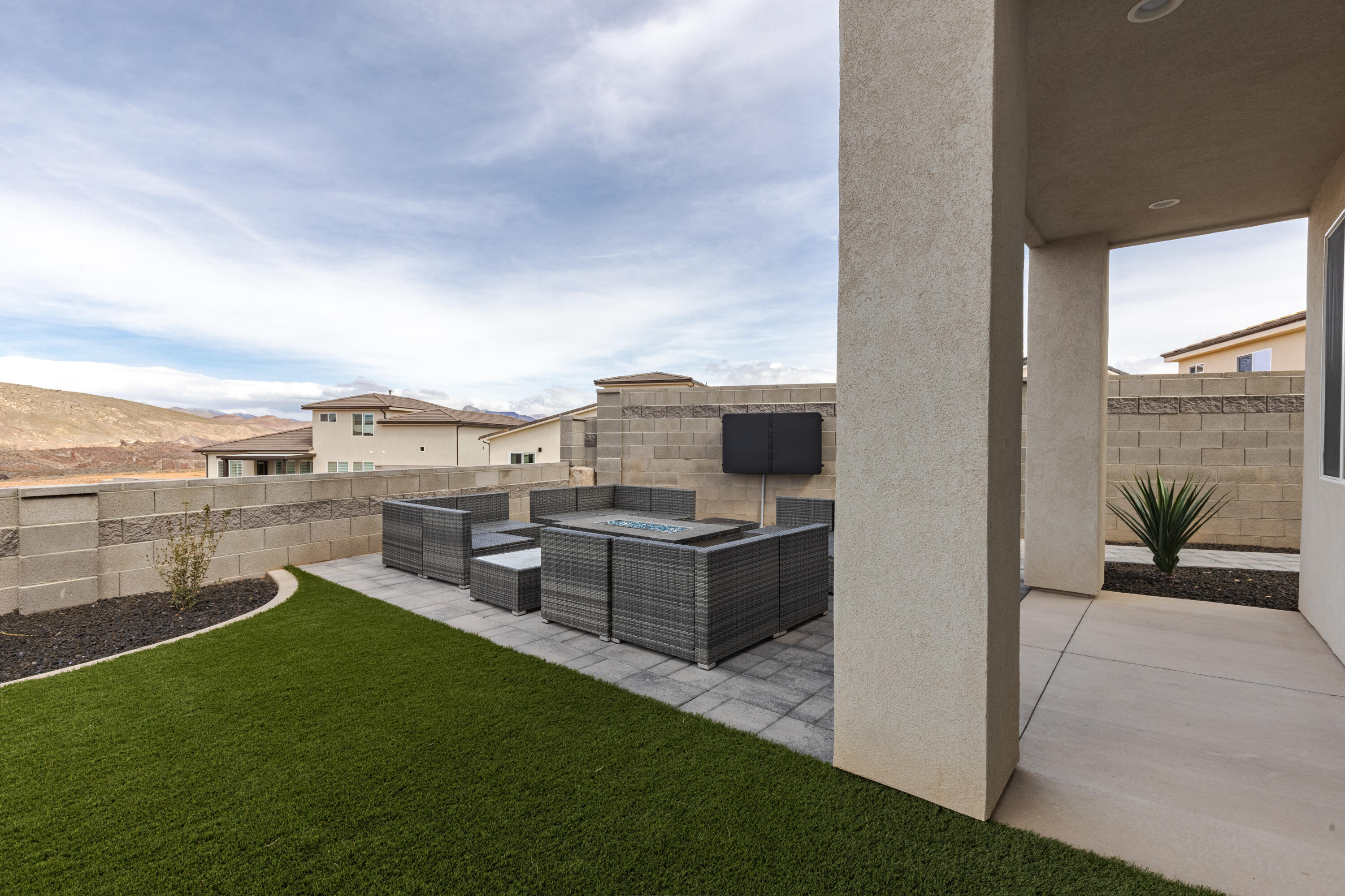 PEREGRINE POINTE WEST - Residential