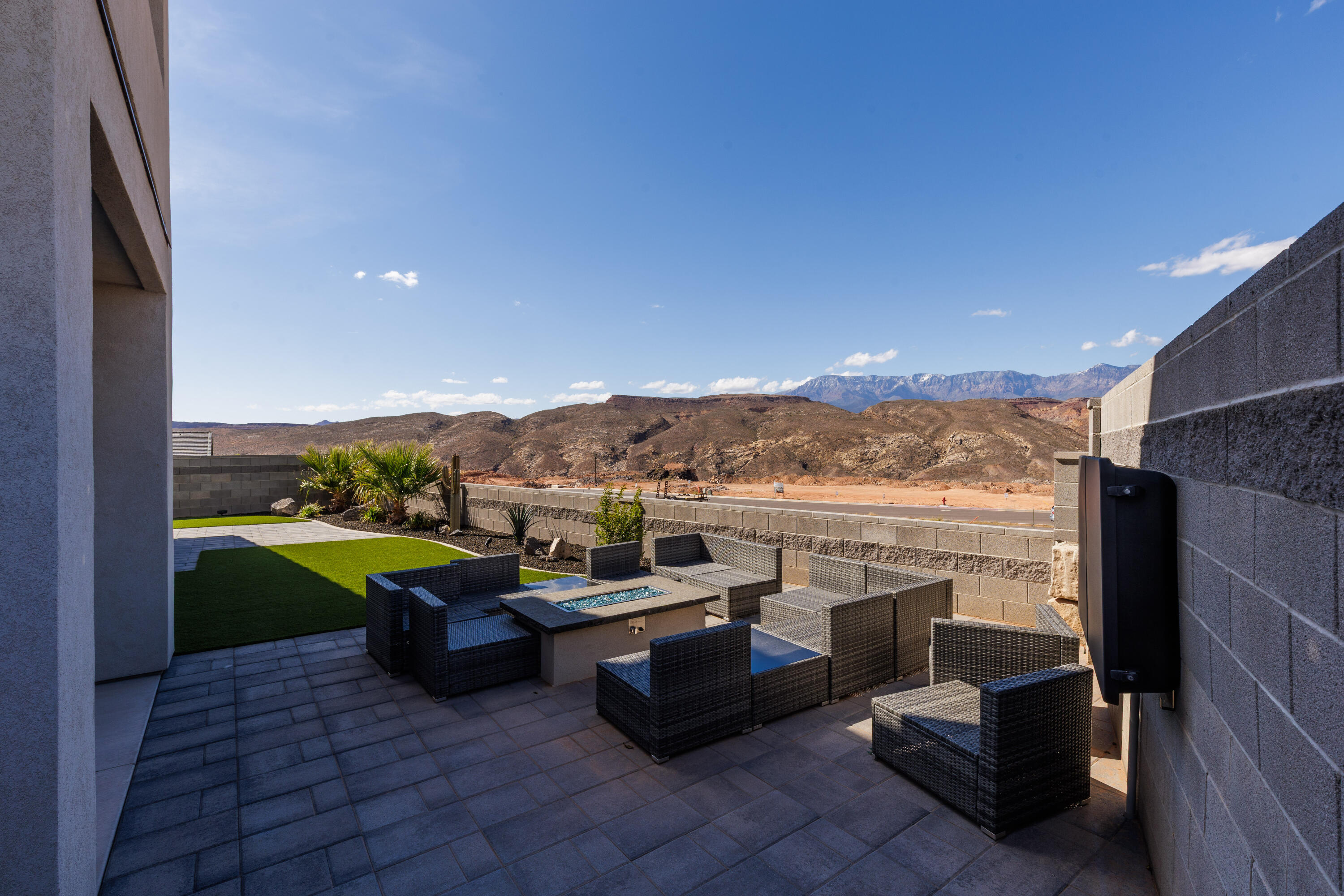 PEREGRINE POINTE WEST - Residential