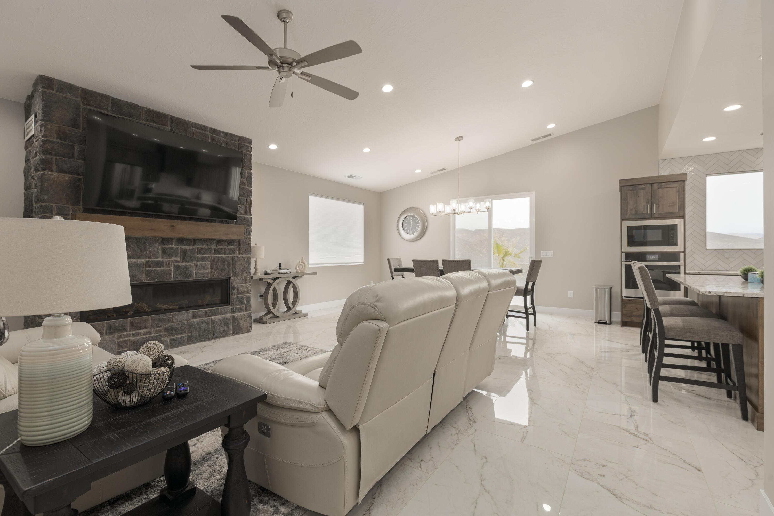 PEREGRINE POINTE WEST - Residential