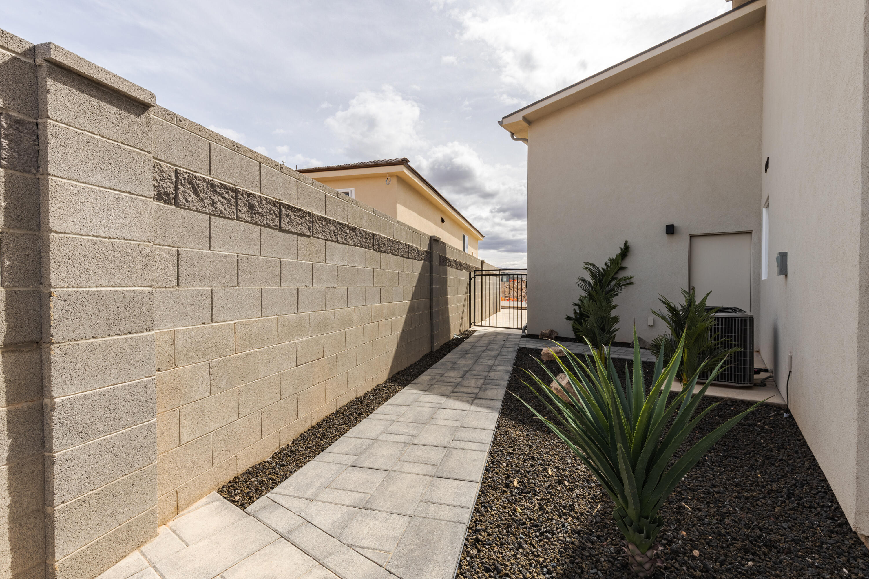 PEREGRINE POINTE WEST - Residential