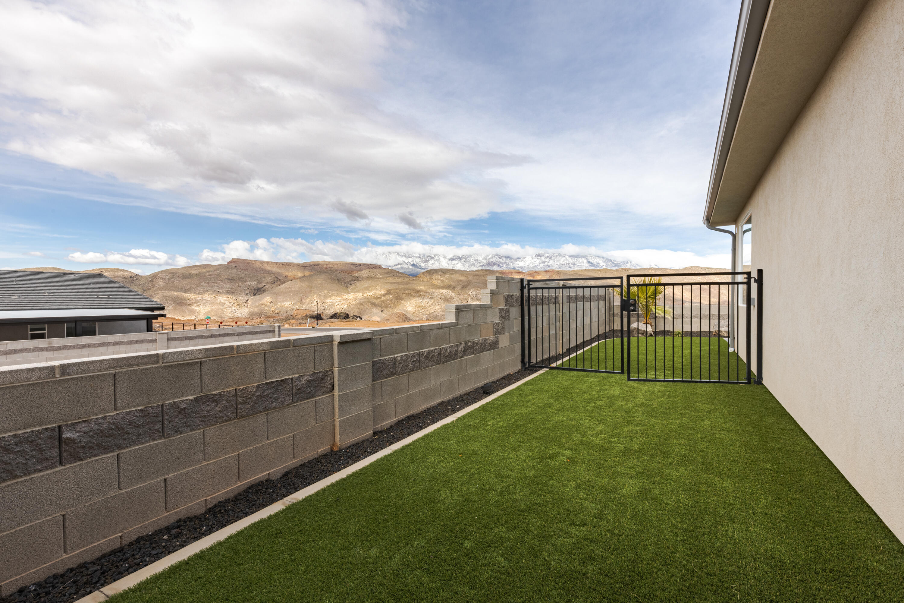 PEREGRINE POINTE WEST - Residential