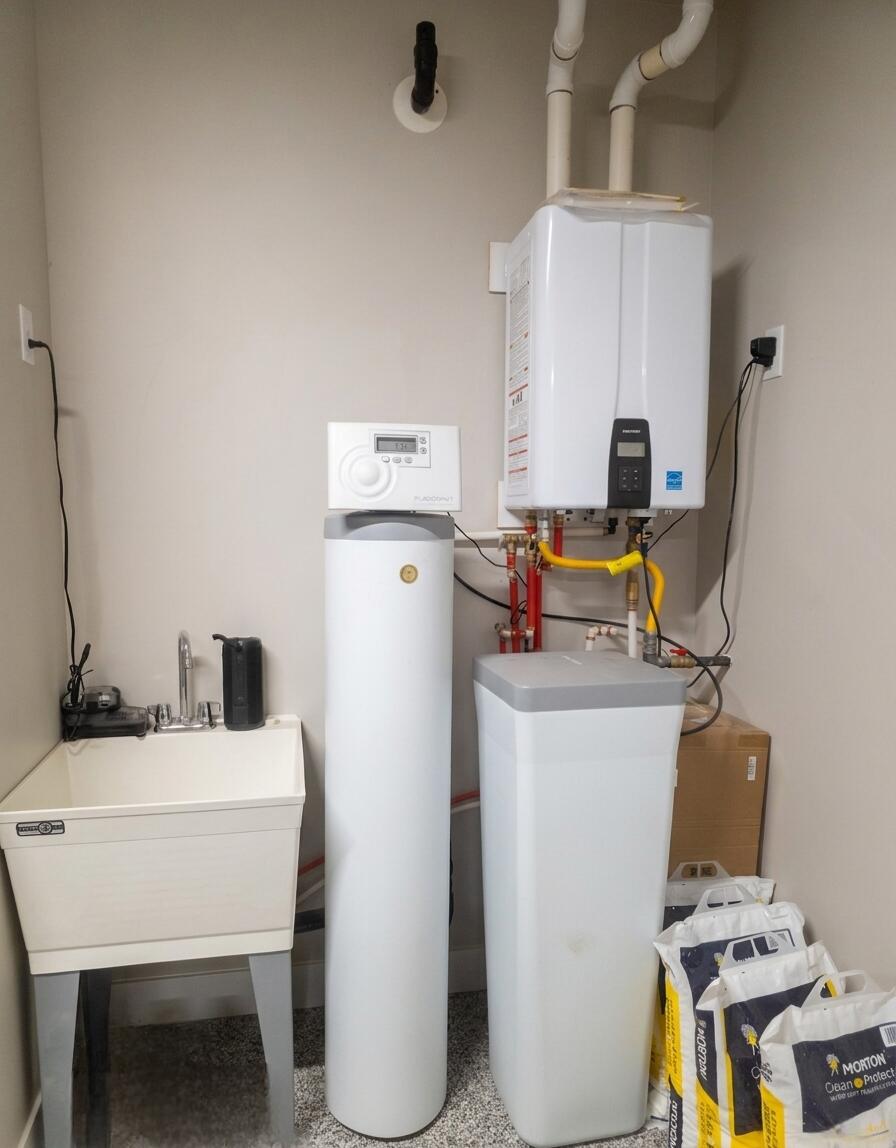 PEREGRINE POINTE WEST - Residential