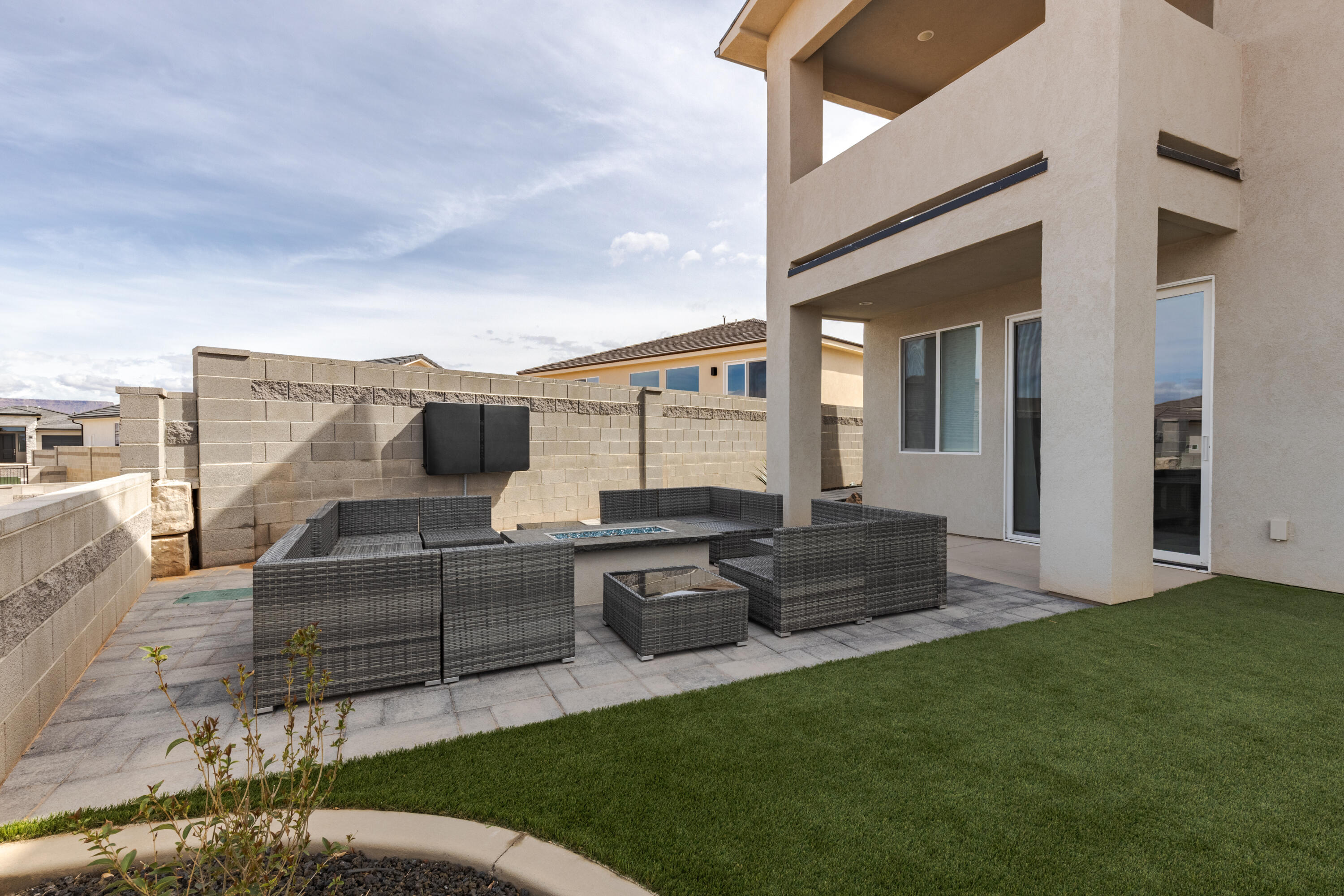 PEREGRINE POINTE WEST - Residential