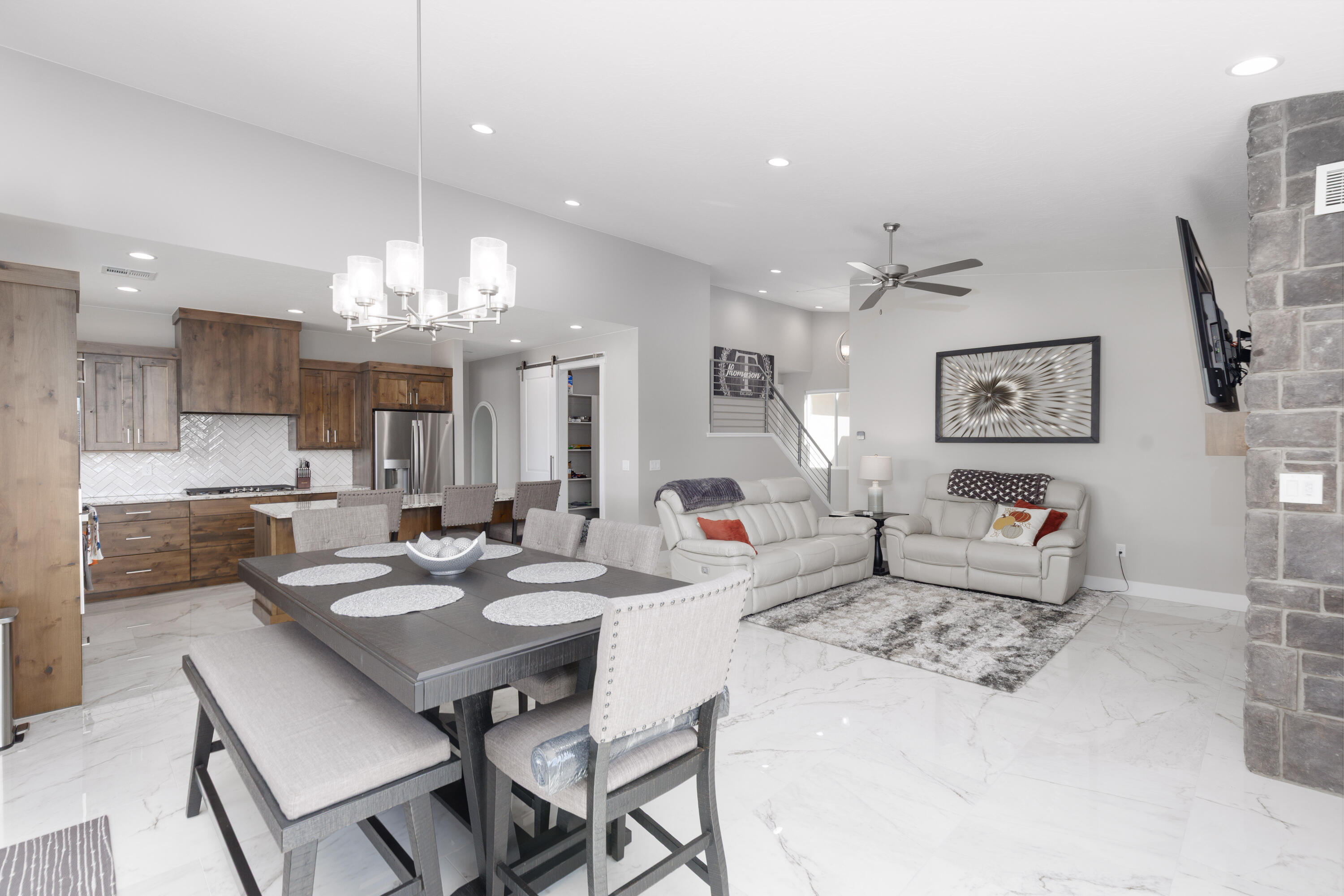 PEREGRINE POINTE WEST - Residential